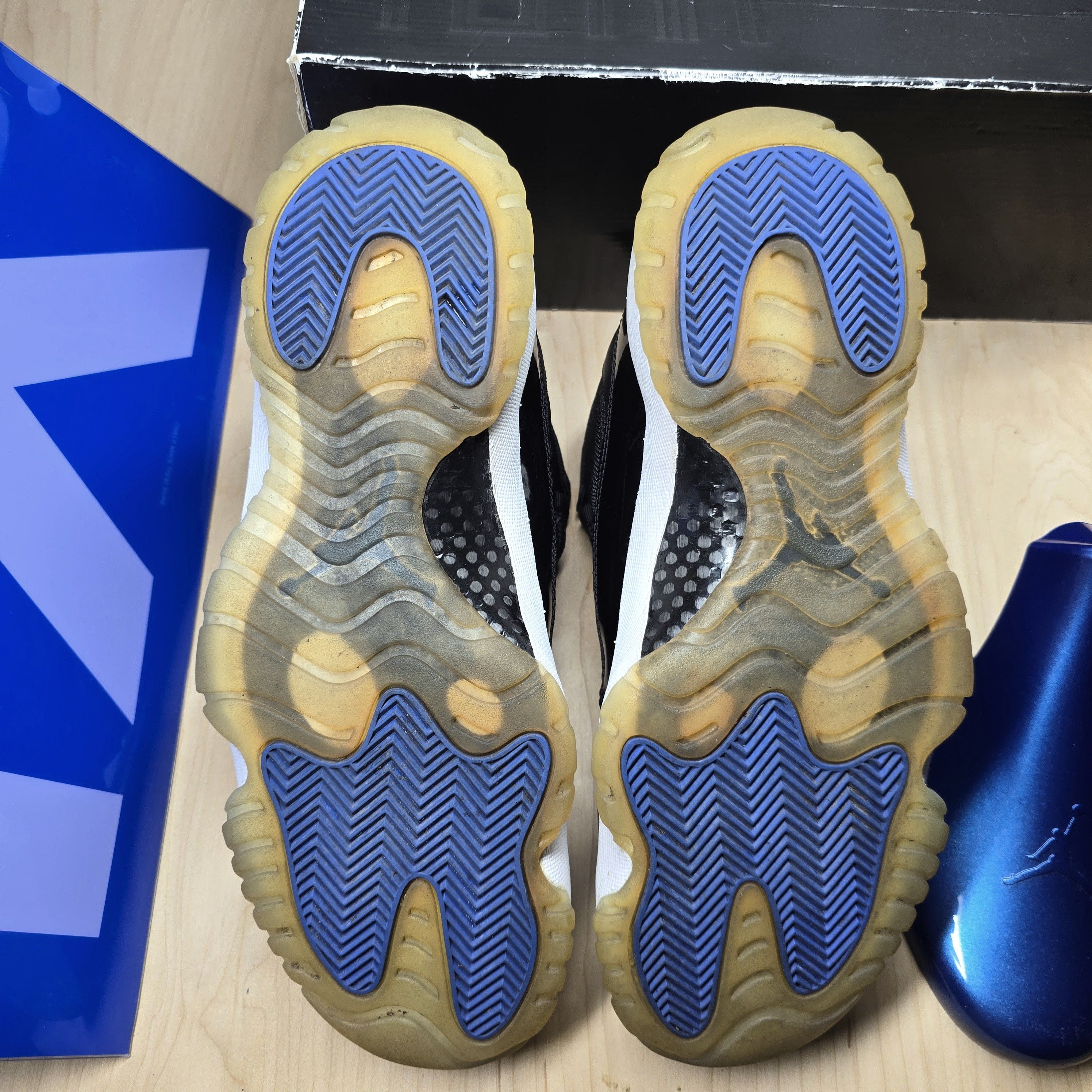 Jordan Brand 2009 Air Jordan Space Jam 11 Size US 10 / EU 43 - 4 Thumbnail