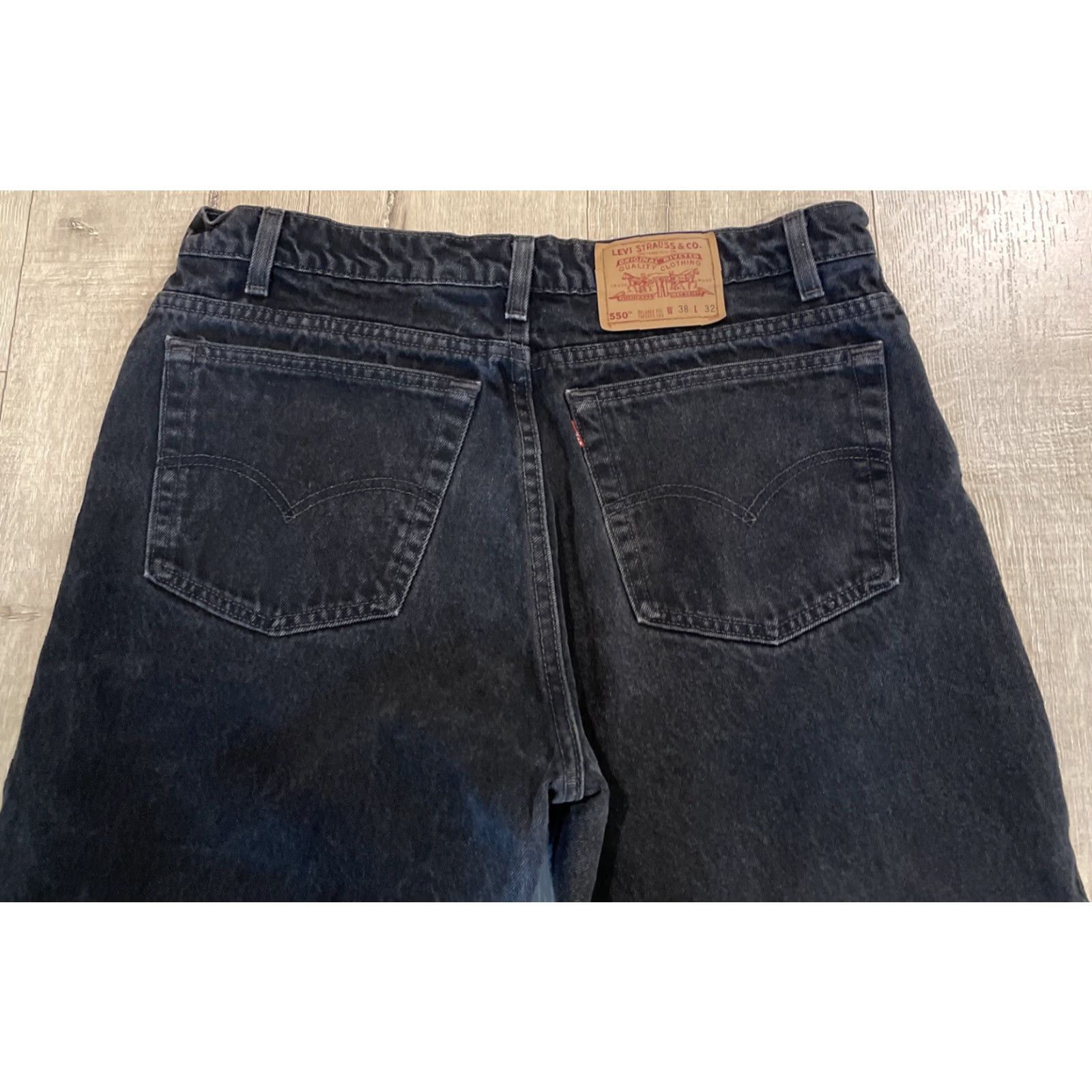 Levi's VINTAGE Levi's 550 Jeans - Relaxed Tapered Dark Black - 38x31 (W37L) - 90s USA Distressed Denim - Mens/Unisex Adults Size 26" / US 2 / IT 38 - 7 Thumbnail