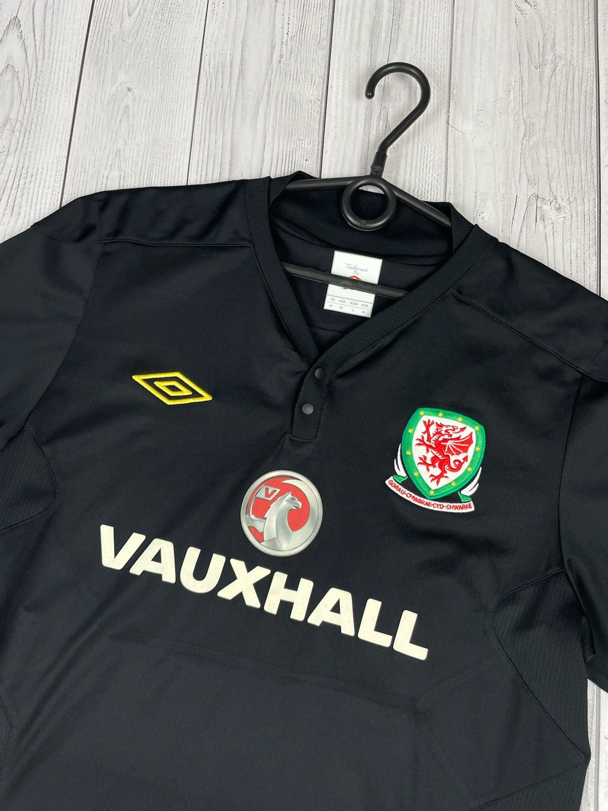 Umbro Vintage umbro soccer jersey Wales size M black Size US M / EU 48-50 / 2 - 2 Thumbnail