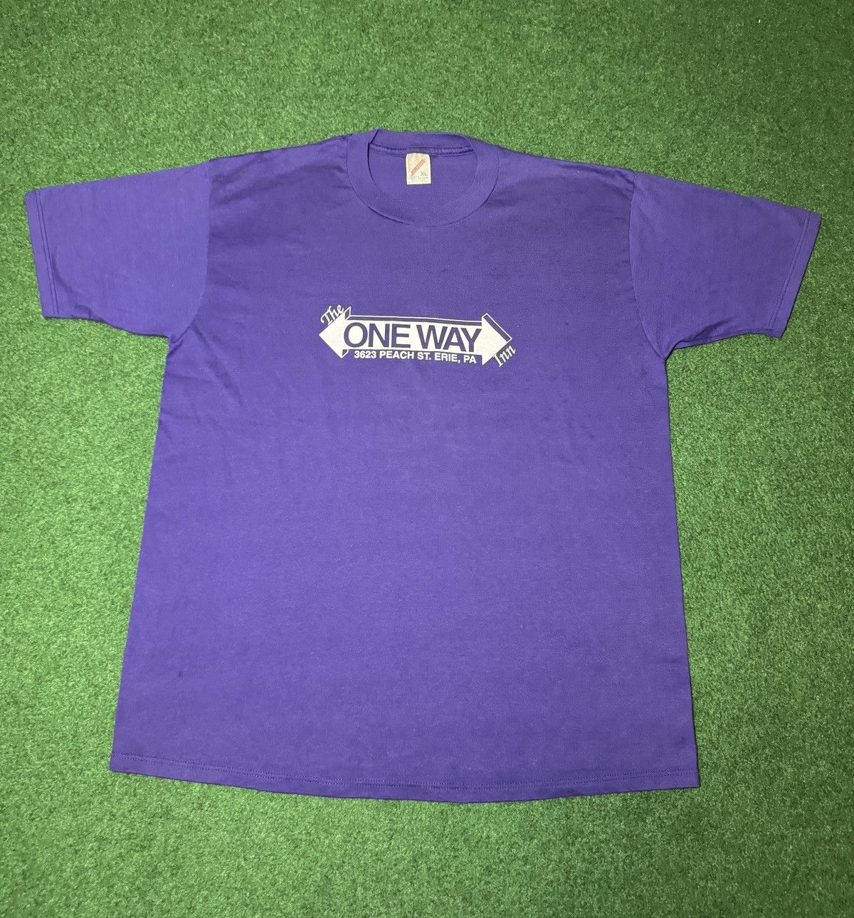 Jerzees Vintage 90s One Way Inn Peach St Erie Pa Bar Wings T Shirt Size US XL / EU 56 / 4 - 1 Thumbnail