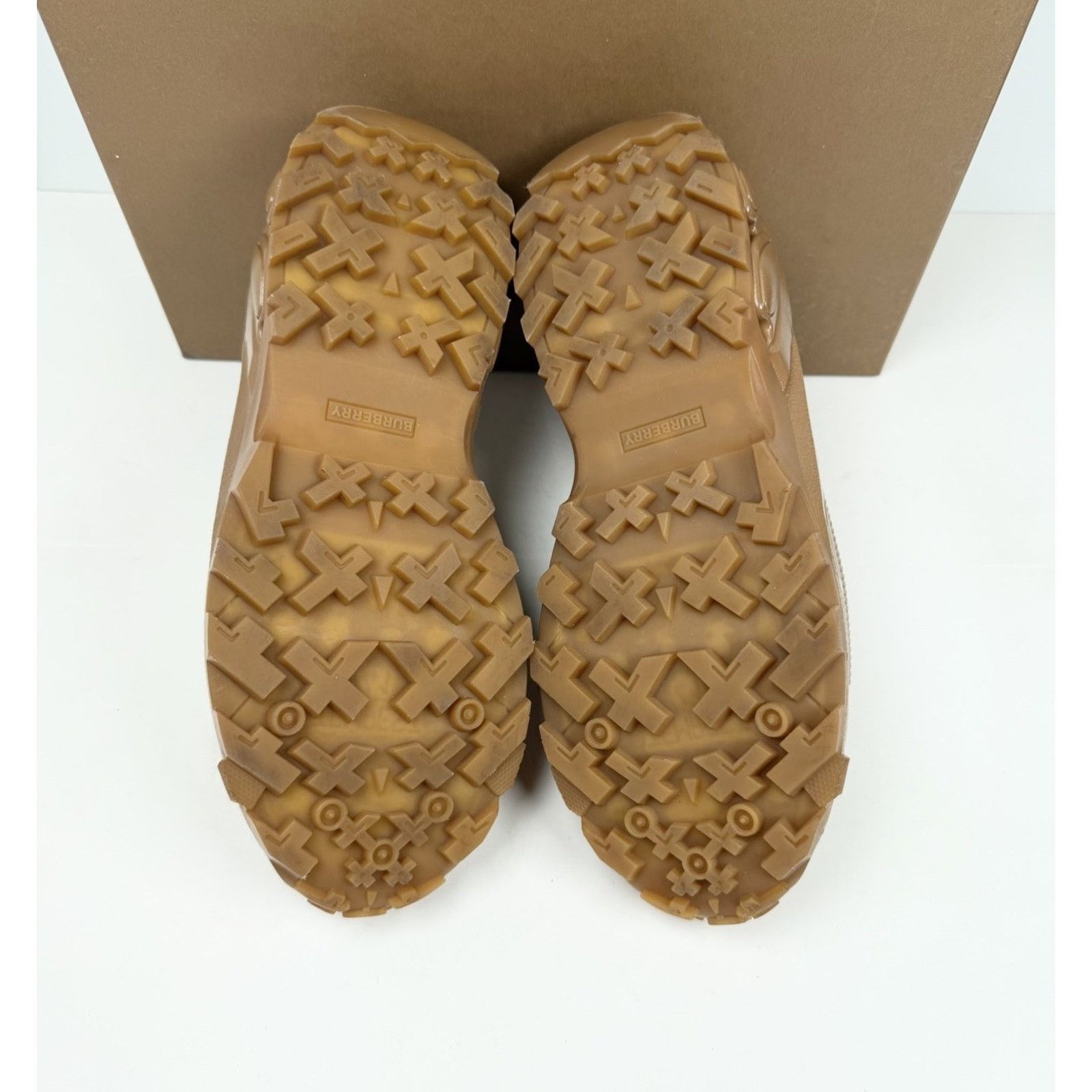 Burberry Size 41EU/8US - Burberry Arthur White Brown Size US 8 / EU 41 - 7 Thumbnail