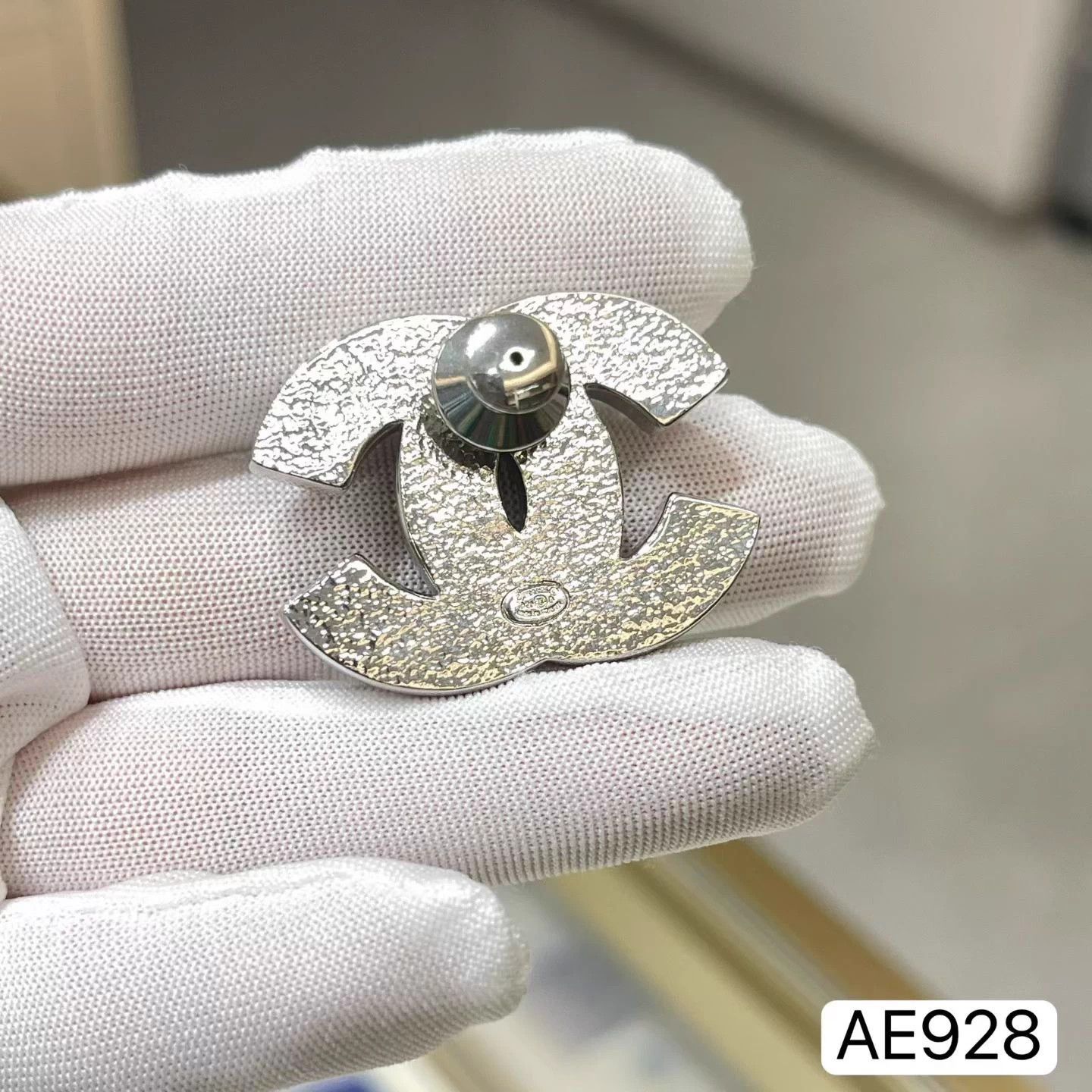 Chanel Chanel Denim Brooch Small 98% New For Sale AE928 Size ONE SIZE - 4 Thumbnail
