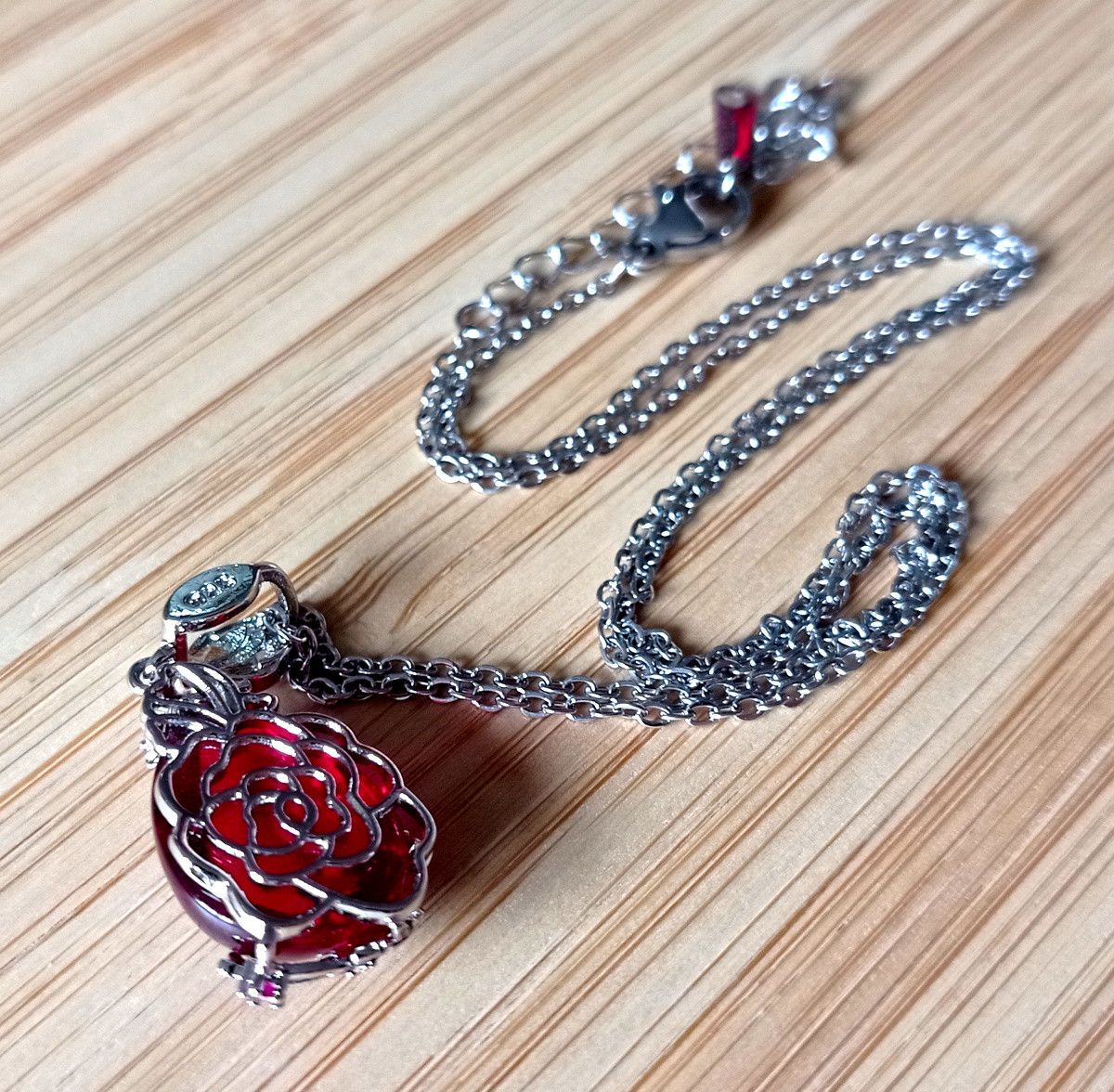 Designer × Japanese Brand × Vintage Stunning Tiny Garnet Silver Floral Drop Necklace Unique Rave Size ONE SIZE - 3 Thumbnail
