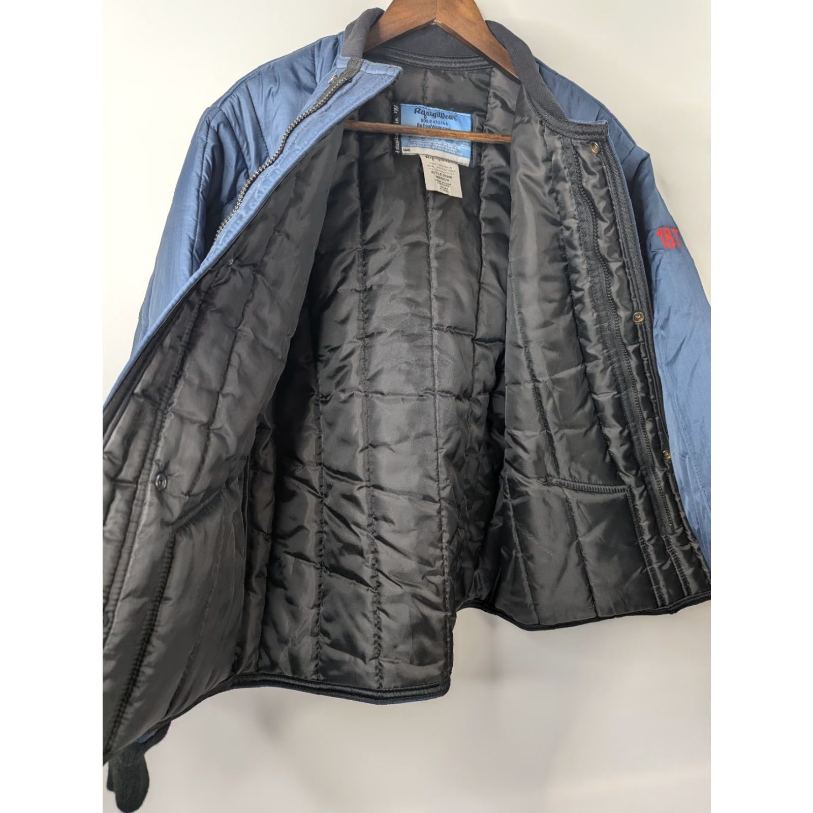 Refrigiwear RefrigiWear Jacket Workwear M Blue Fiberfill Insulated Nylon Zip Short 0525R Mens Size US M / EU 48-50 / 2 - 5 Thumbnail