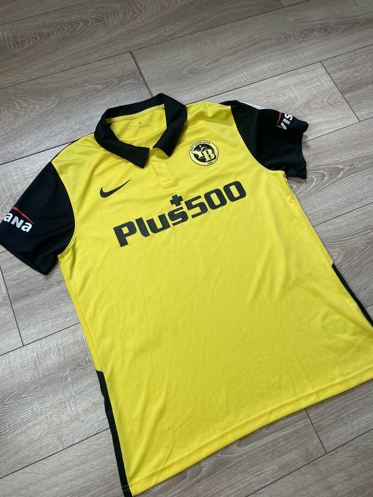 Nike YOUNG BOYS 2020/2021 HOME FOOTBALL SHIRT NIKE SOCCER JERSEY Size US L / EU 52-54 / 3 - 4 Thumbnail