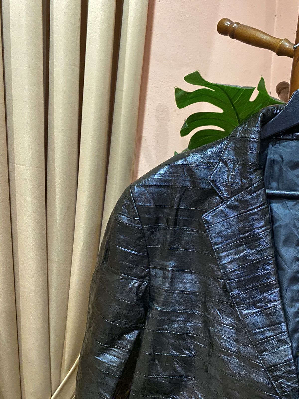 Other Vintage Glossy Black Faux Leather Blazer Jacket - Unisex Size US L / EU 52-54 / 3 - 7 Thumbnail