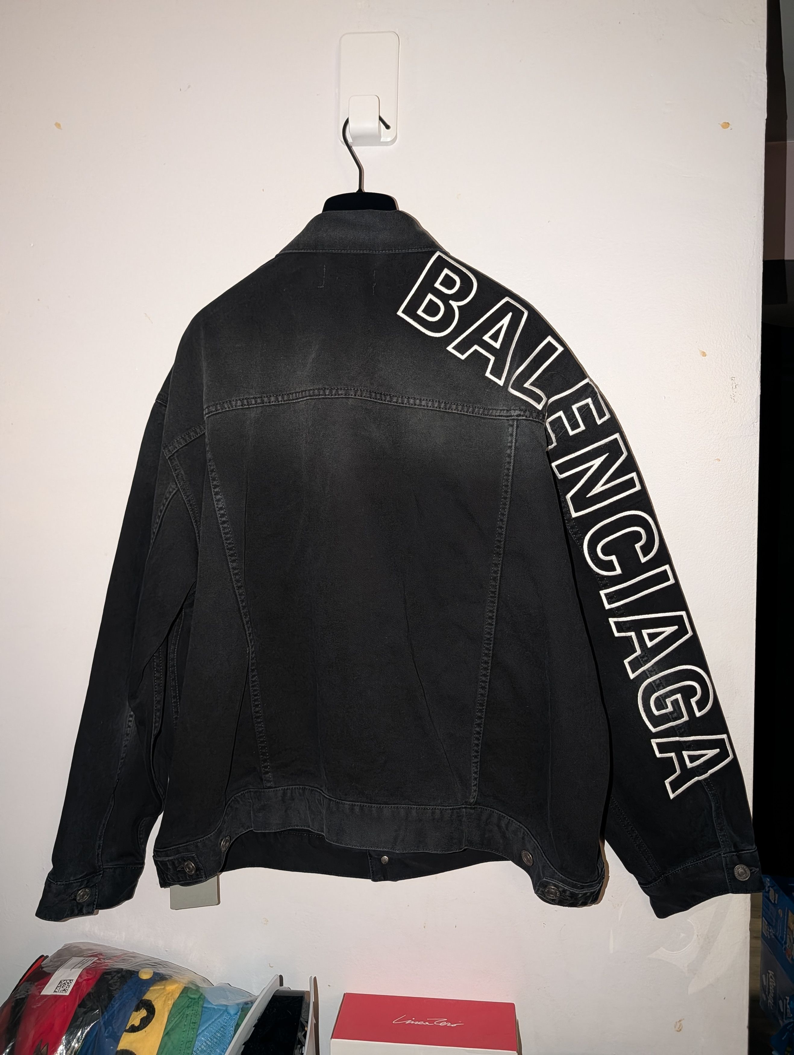 Balenciaga Balenciaga Soft Left Hand Denim Jacket Sunbleached Black XL Size US XL / EU 56 / 4 - 2 Thumbnail