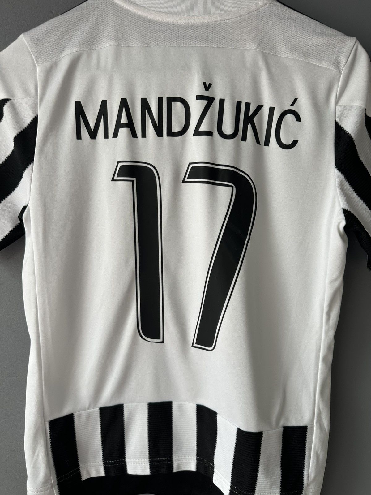 Adidas 2015 Adidas Juventus #15 Mandzukic Youth L soccer jersey tee Size US XXS / EU 40 - 8 Thumbnail
