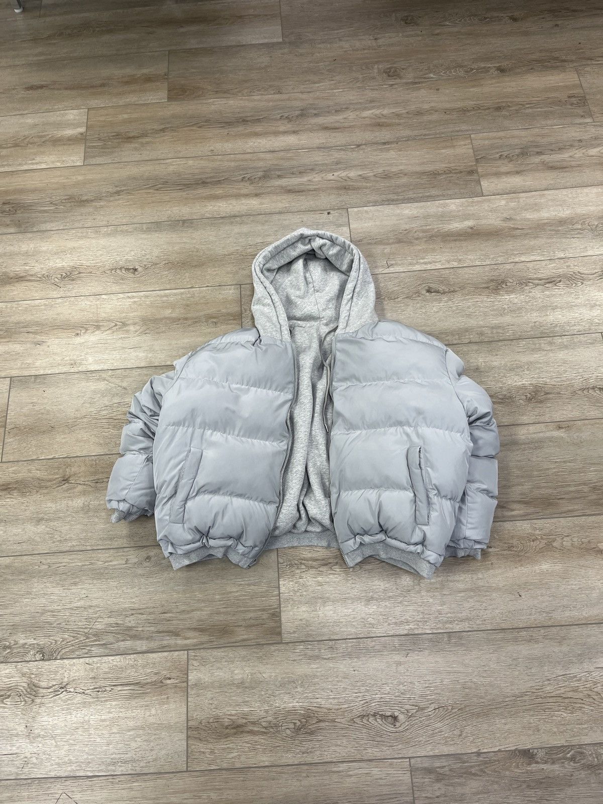 The GV Gallery Grey GV gallery reverse puffer size large Preowned Size US L / EU 52-54 / 3 - 1 Thumbnail