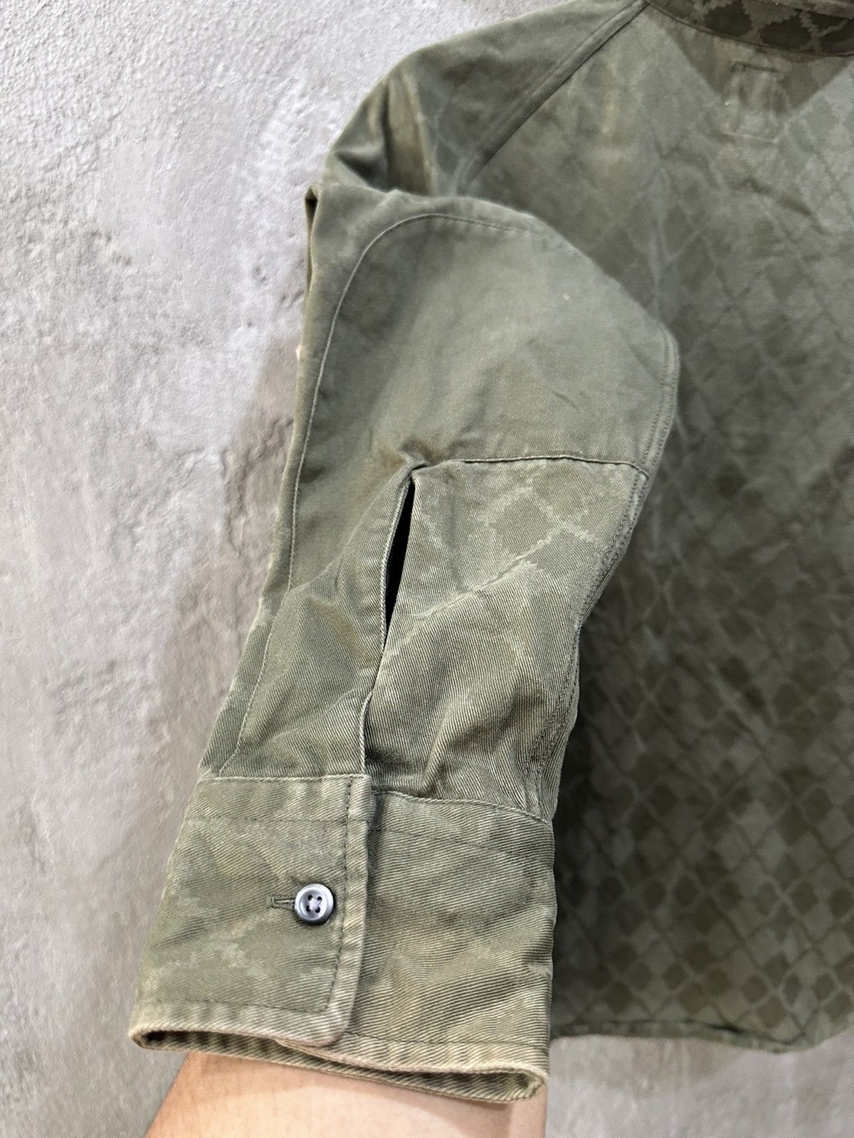 Yohji Yamamoto 1990 Yohji Yamamoto AAR Yohji Studio Rare Printed Army Shirt Size US M / EU 48-50 / 2 - 12 Thumbnail