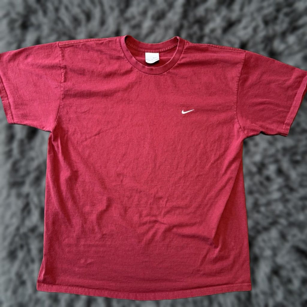 Nike VINTAGE Nike Embroidered Swoosh Red T Shirt XL Men Size US XL / EU 56 / 4 - 1 Thumbnail