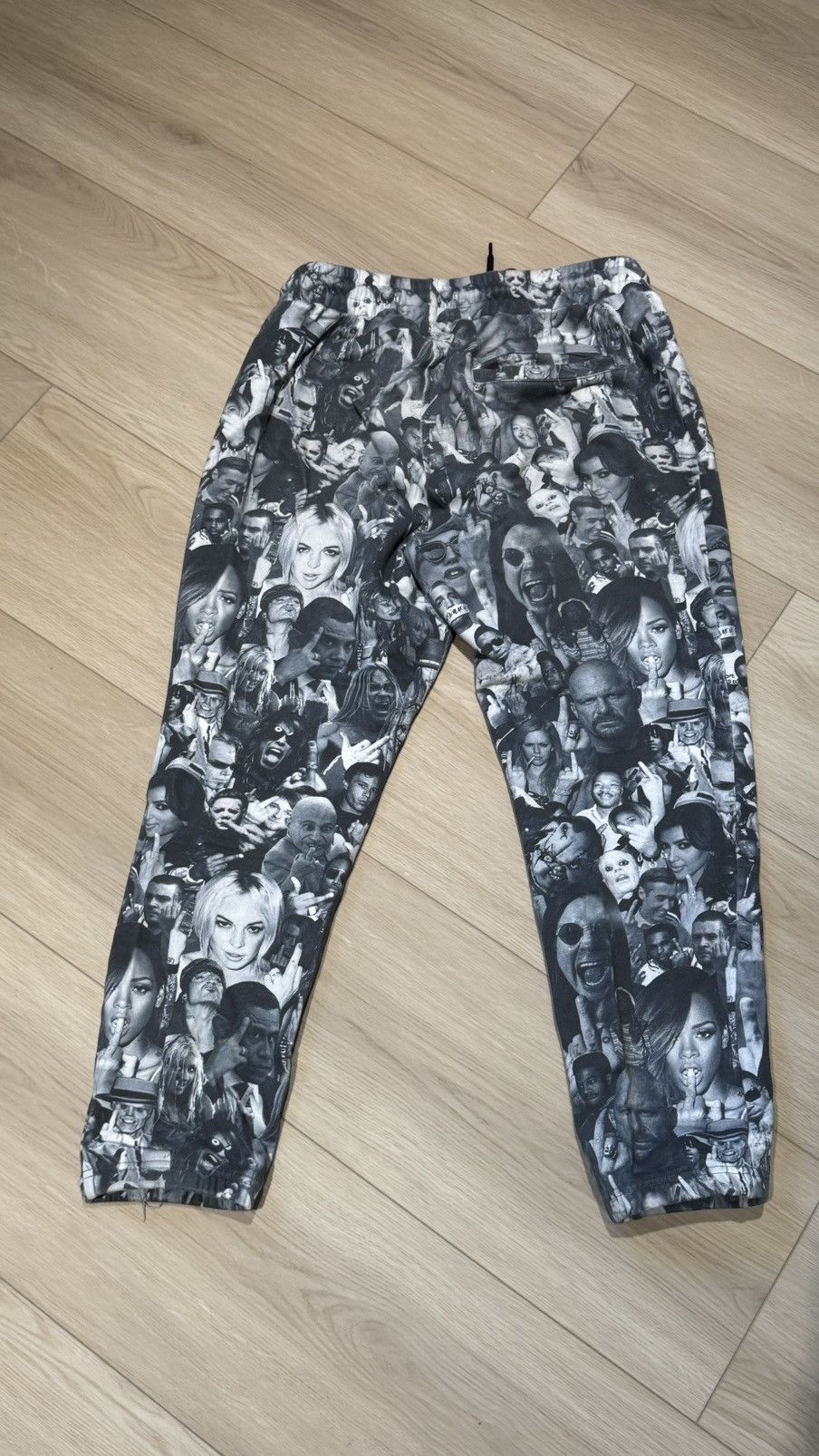 ineverheardofyou Celebrity sweatpants ineverheardofyou middle finger f you Size US 32 / EU 48 - 19 Thumbnail