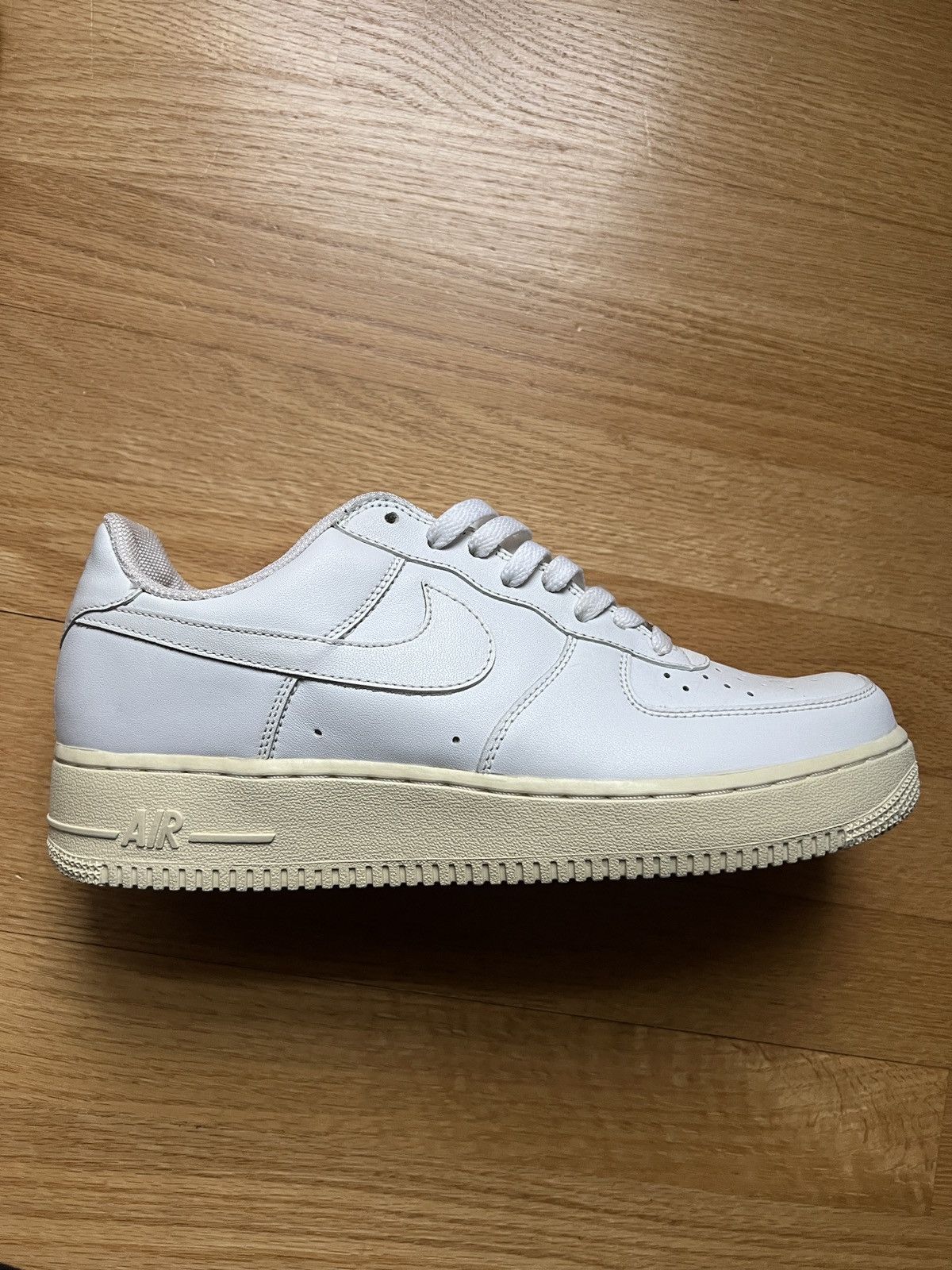 Vintage Vintage 2004 Nike Air Force 1 White/White Size 9 Size US 9 / EU 42 - 7 Thumbnail