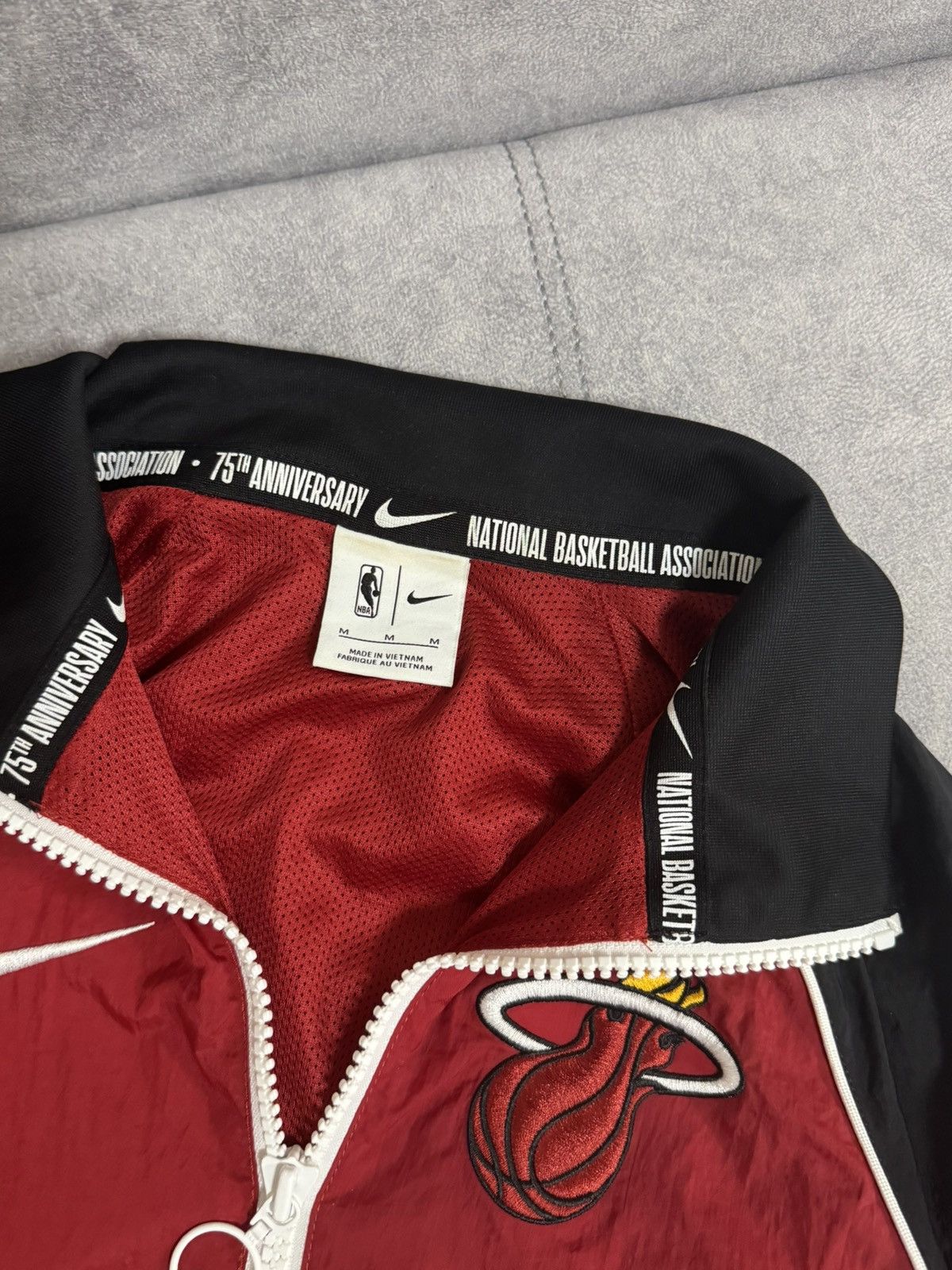 NBA Nike nylon Miami Heat nylon jacket hoodie Size US M / EU 48-50 / 2 - 8 Thumbnail