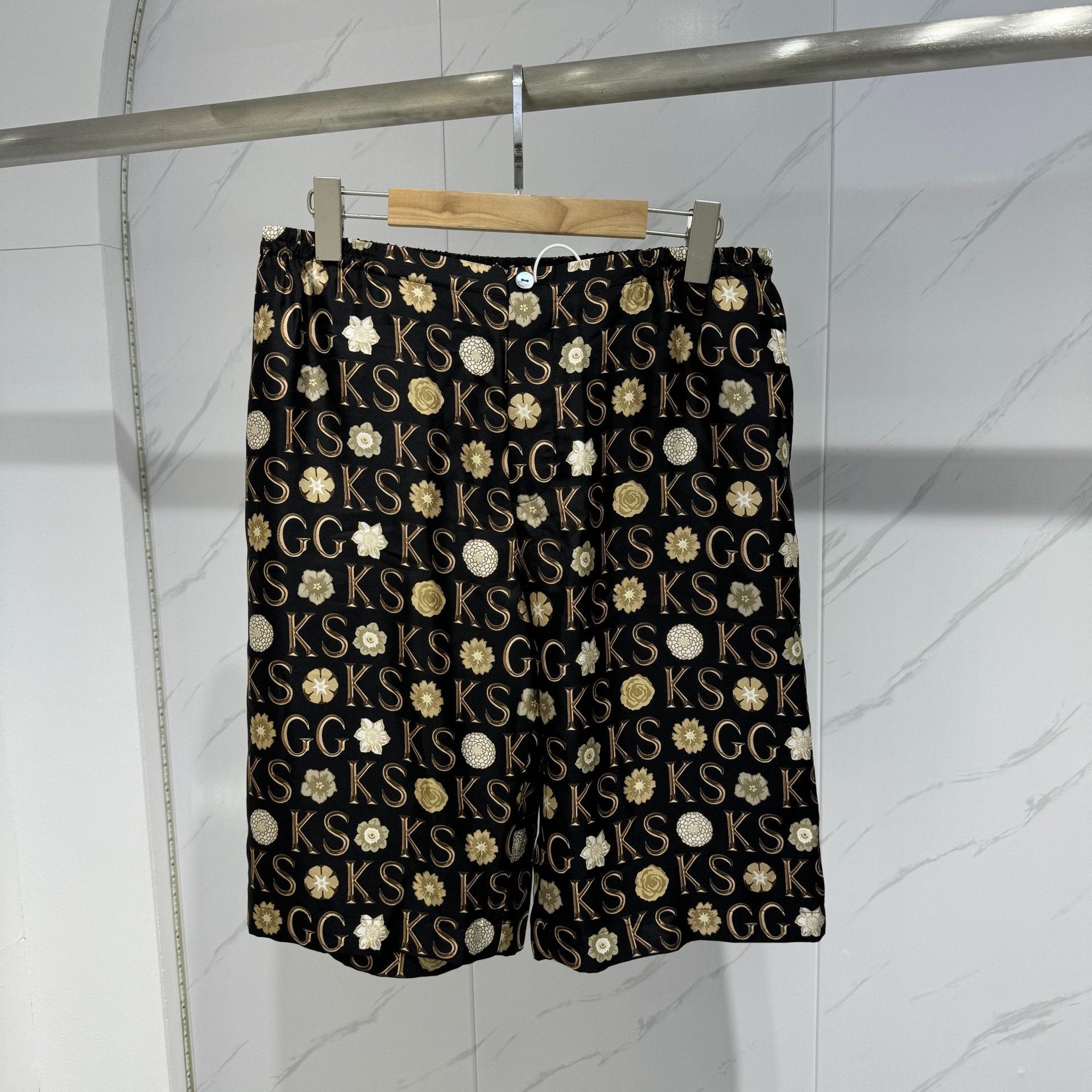 Gucci Gucci x Ken Scott co-branded full-print silk shorts Size US 32 / EU 48 - 1 Thumbnail