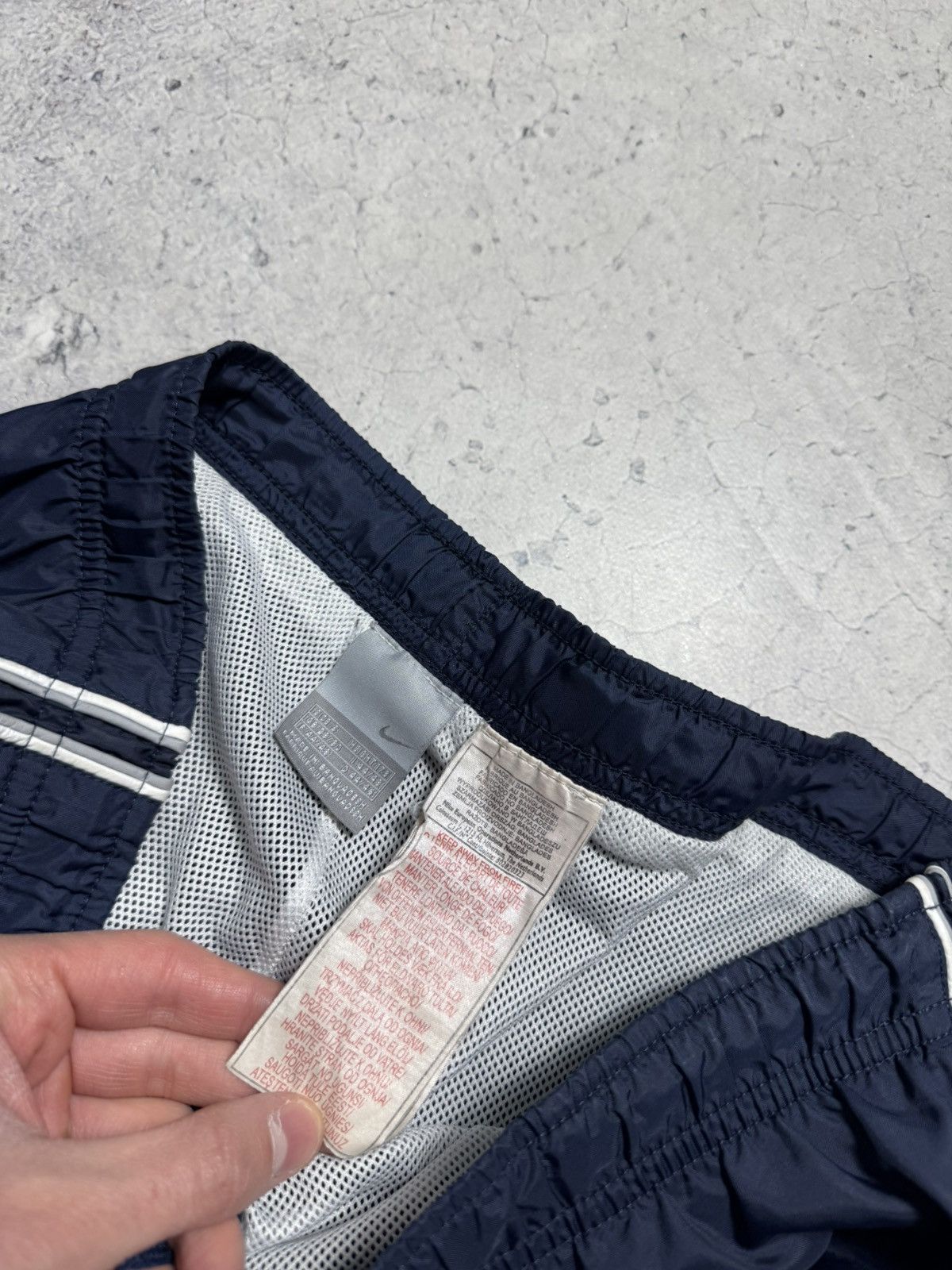 Nike Nike Vintage Nylon Track Pants Swoosh Drill Y2K Navy Size US 30 / EU 46 - 5 Thumbnail
