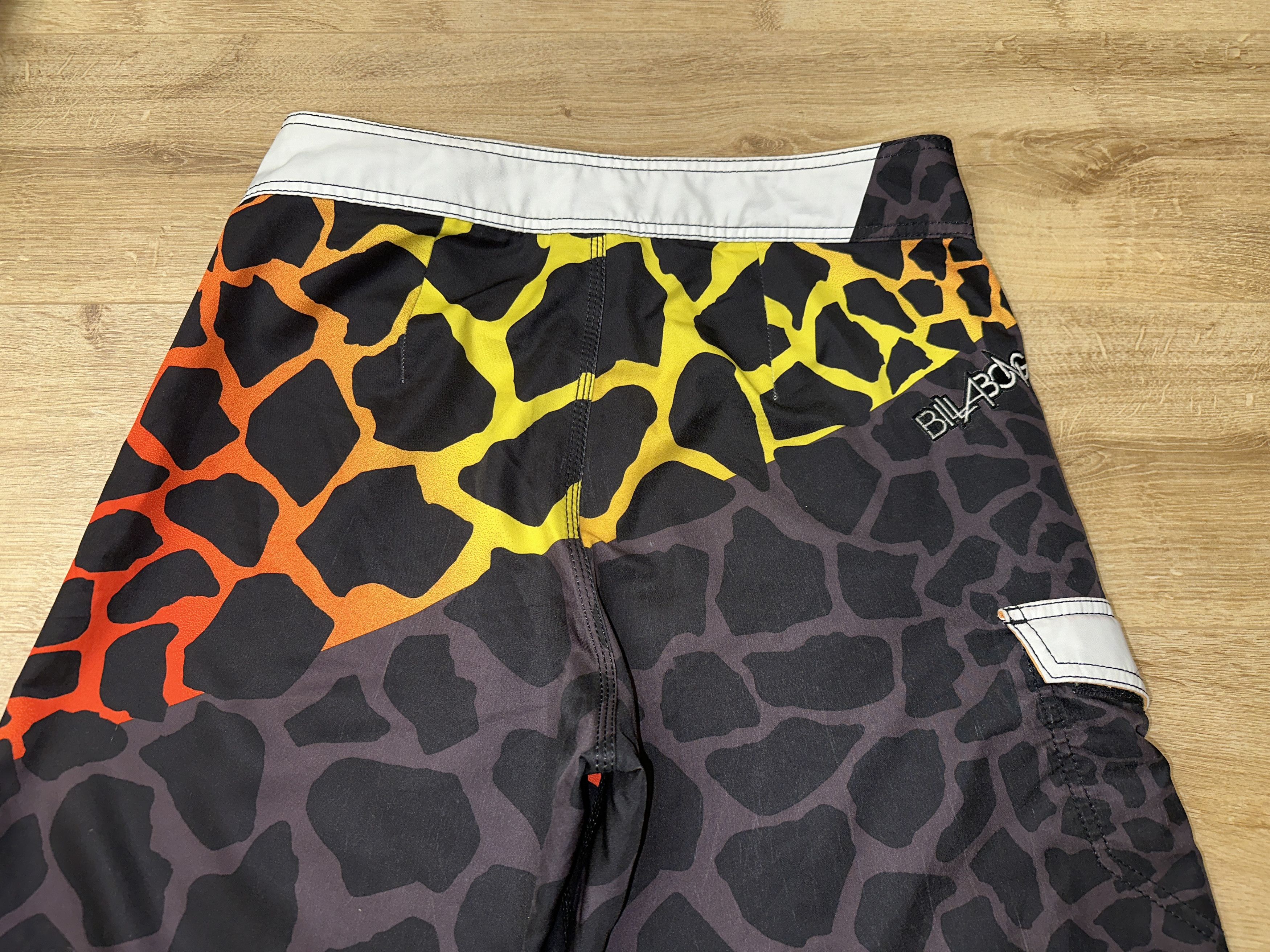 Billabong Billabong Taj Burrow Series Surf Swim Giraffe Print Size 33 Size US 33 - 9 Thumbnail