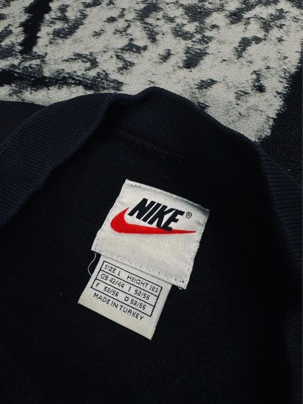 Nike crewneck sweatshirt black swoosh logo vintage 90s L boxy Size US L / EU 52-54 / 3 - 5 Thumbnail