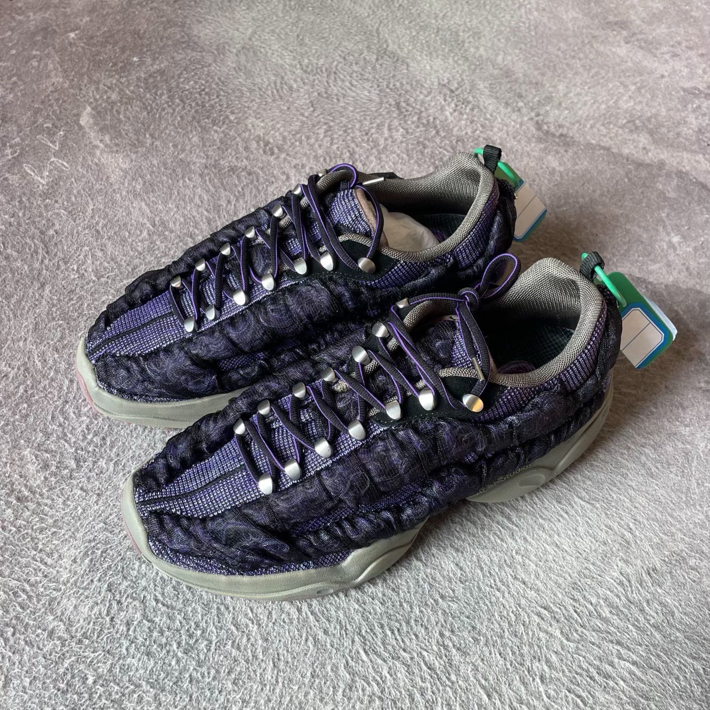 Acne Studios Acne Studios Purple Lowtop Sneakers 43 Men Size US 10 / EU 43 - 1 Thumbnail