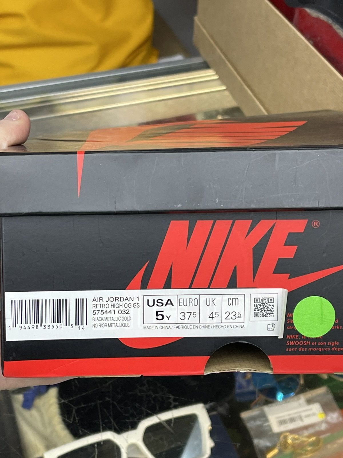 Jordan Brand Size 5y - Jordan 1 Metallic Gold “2020” Very Clean OG All Size US 5 / EU 37 - 10 Thumbnail