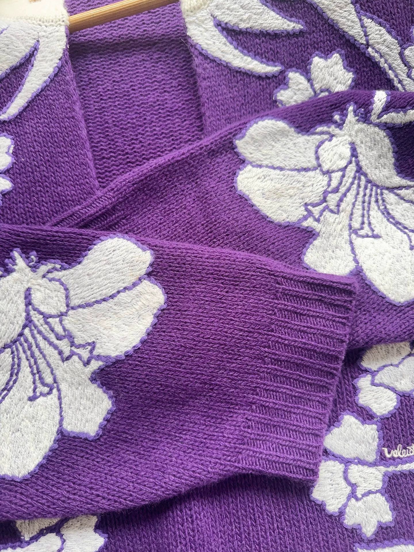 Valentino Valentino Embroidered Runway Sweater S 98 New Size S / US 4 / IT 40 - 5 Thumbnail