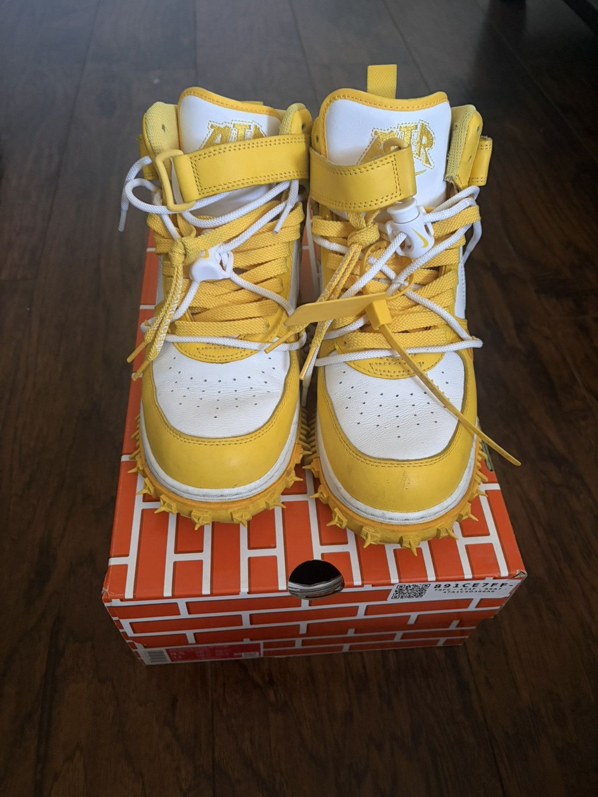Off-White Off white forces yellow 9.5 Size US 9.5 / EU 42-43 - 1 Thumbnail