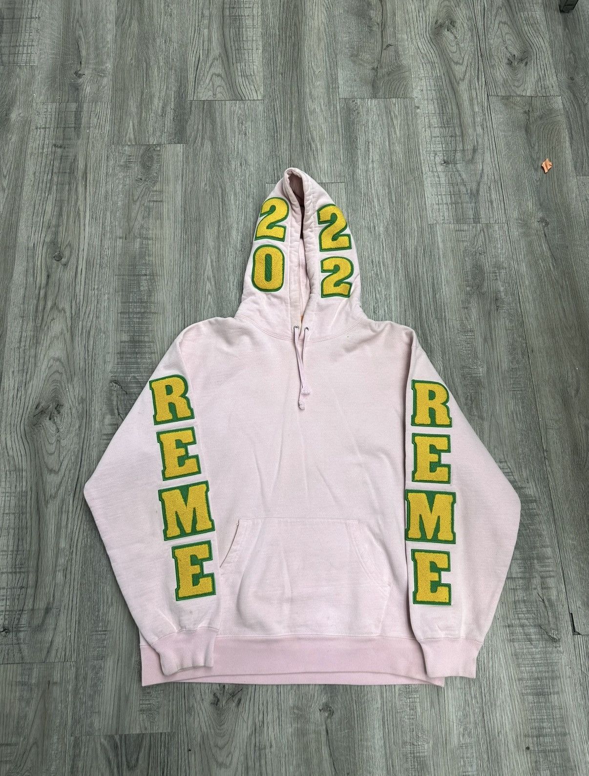 Supreme Supreme Team Chenille Hooded Sweatshirt ‘Light Pink’ Size US L / EU 52-54 / 3 - 1 Thumbnail