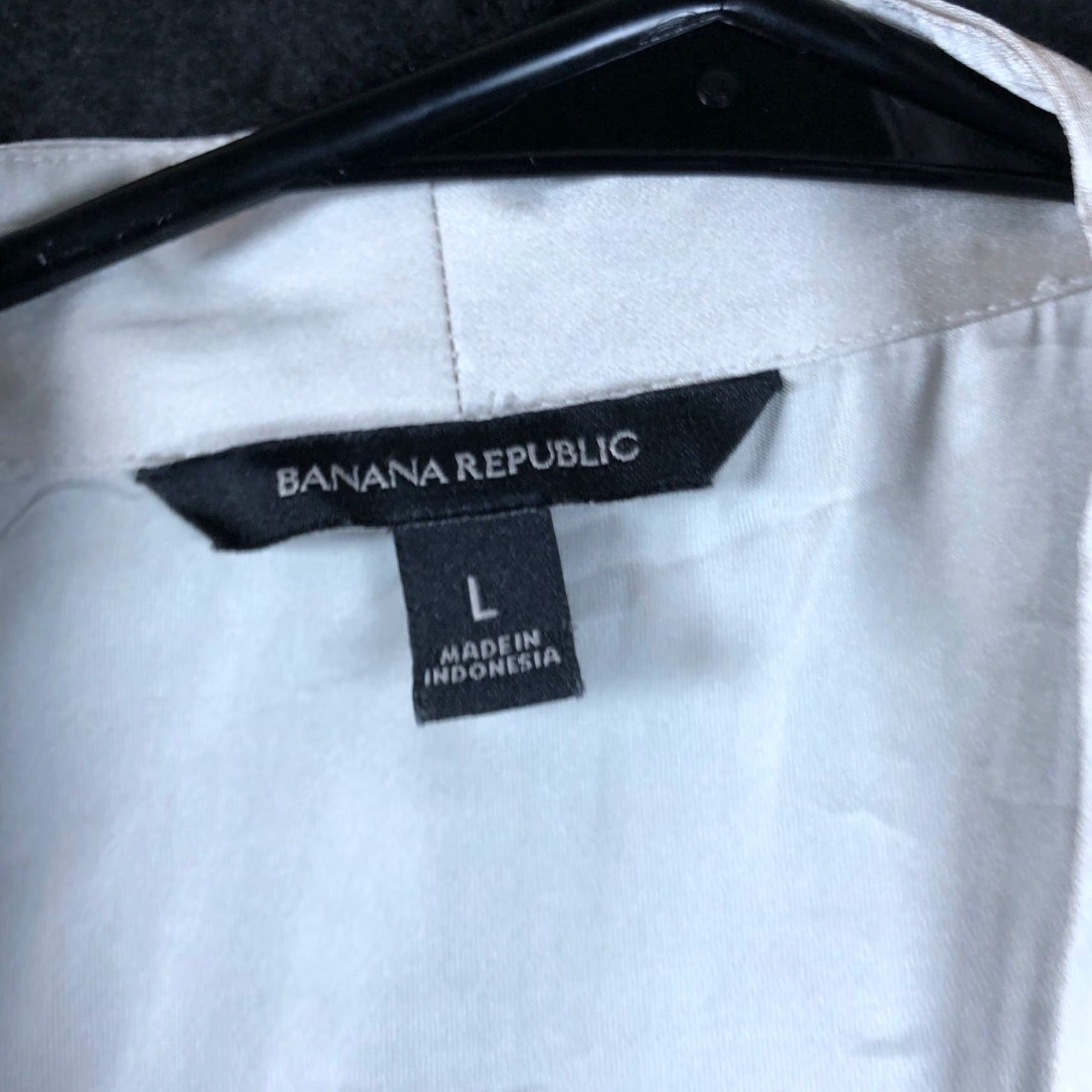 Banana Republic Banana Republic Blouse Womens Beige Shiny V Neck Long Sleeve Lightweight L Casual Office Size L / US 10 / IT 46 - 6 Thumbnail