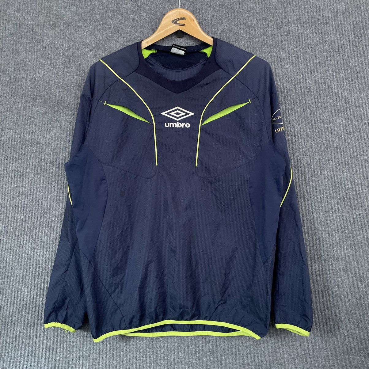 Umbro × Vintage 1990s Umbro Center Logo Nylon Sweatshirt Size US L / EU 52-54 / 3 - 1 Thumbnail