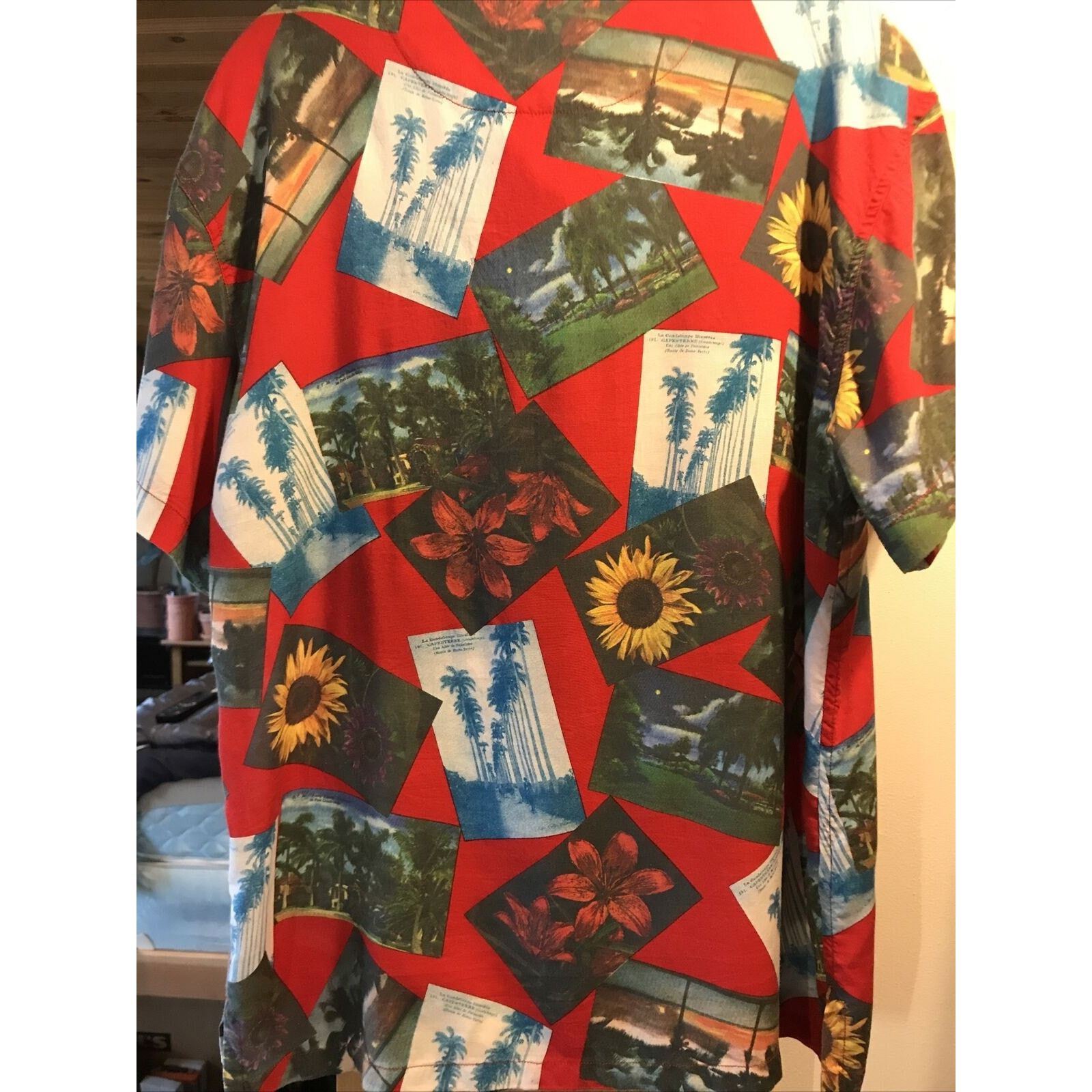 Other Lizwear Men M Red Photo Print SS Button Rayon Hawaiian Shirt Size US M / EU 48-50 / 2 - 11 Thumbnail