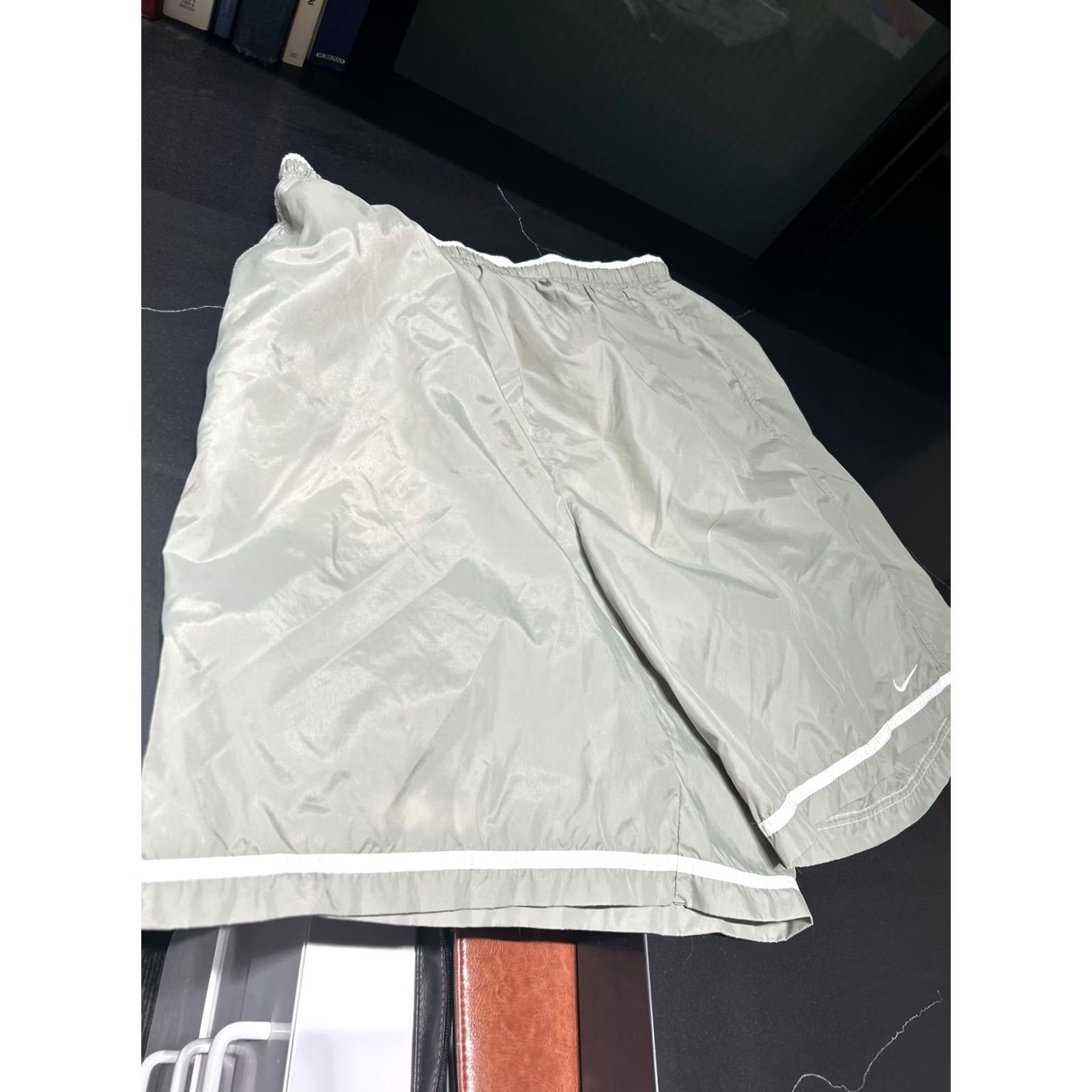 Nike VINTAGE Nike Gray White Athletic Run Swim Shorts Mens XL Lined 4” Inseam Neon Activewear Shorts Mens Size US 36 / EU 52 - 6 Thumbnail