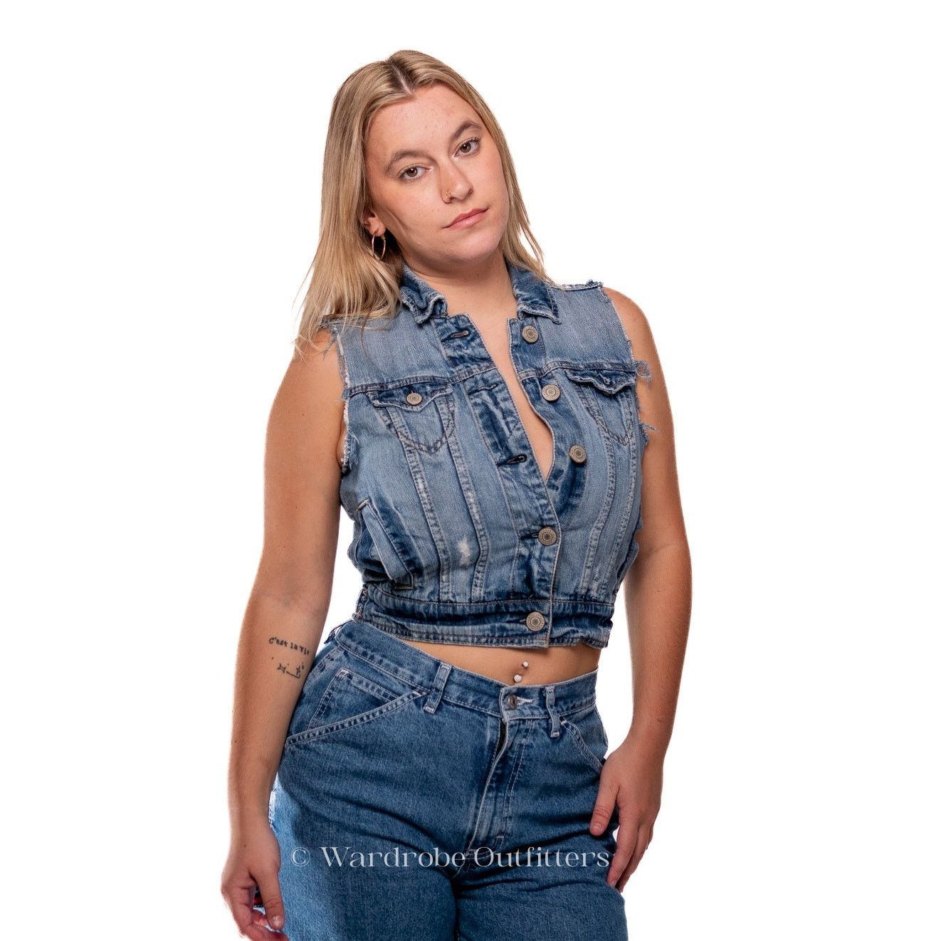 American Eagle Outfitters 2010 AEO Denim Cropped Cutoff Vest Size XS / US 0-2 / IT 36-38 - 2 Thumbnail
