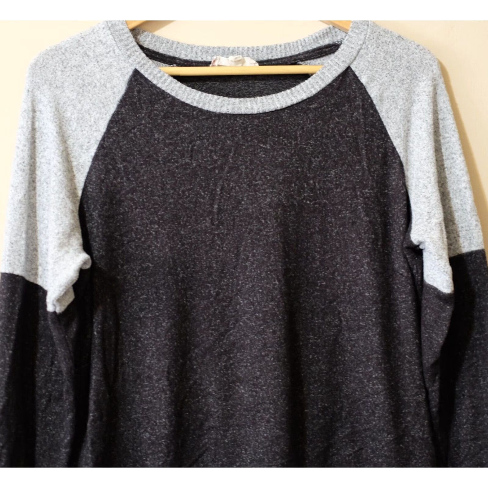 Vintage Pink Rose SOFT Women's L knit Sweater Pullover Lightweight Grey Black Crew Neck Cotton? Polyester? Rayon? Spandex? Size L / US 10 / IT 46 - 2 Thumbnail