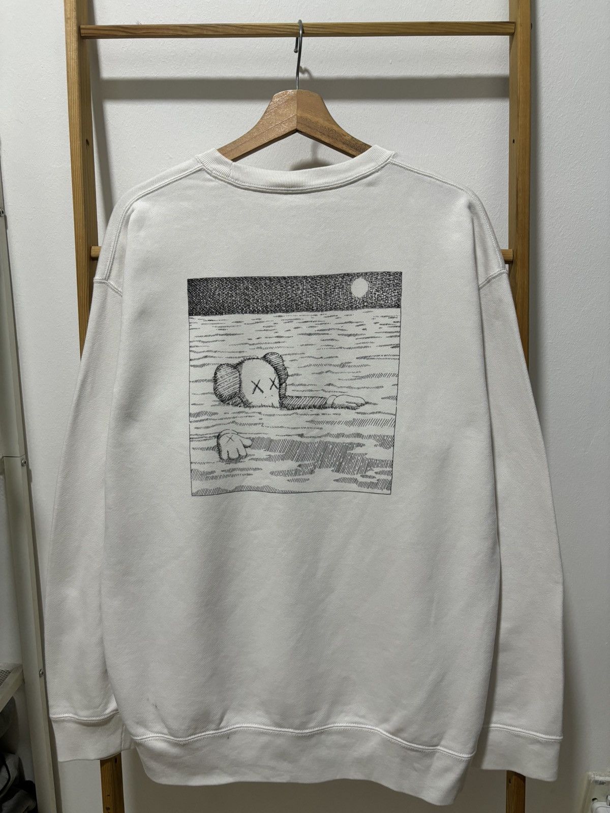 Japanese Brand × Kaws × Uniqlo Kaws uniqlo Photo Tee Sweatshirt Size US XL / EU 56 / 4 - 1 Thumbnail