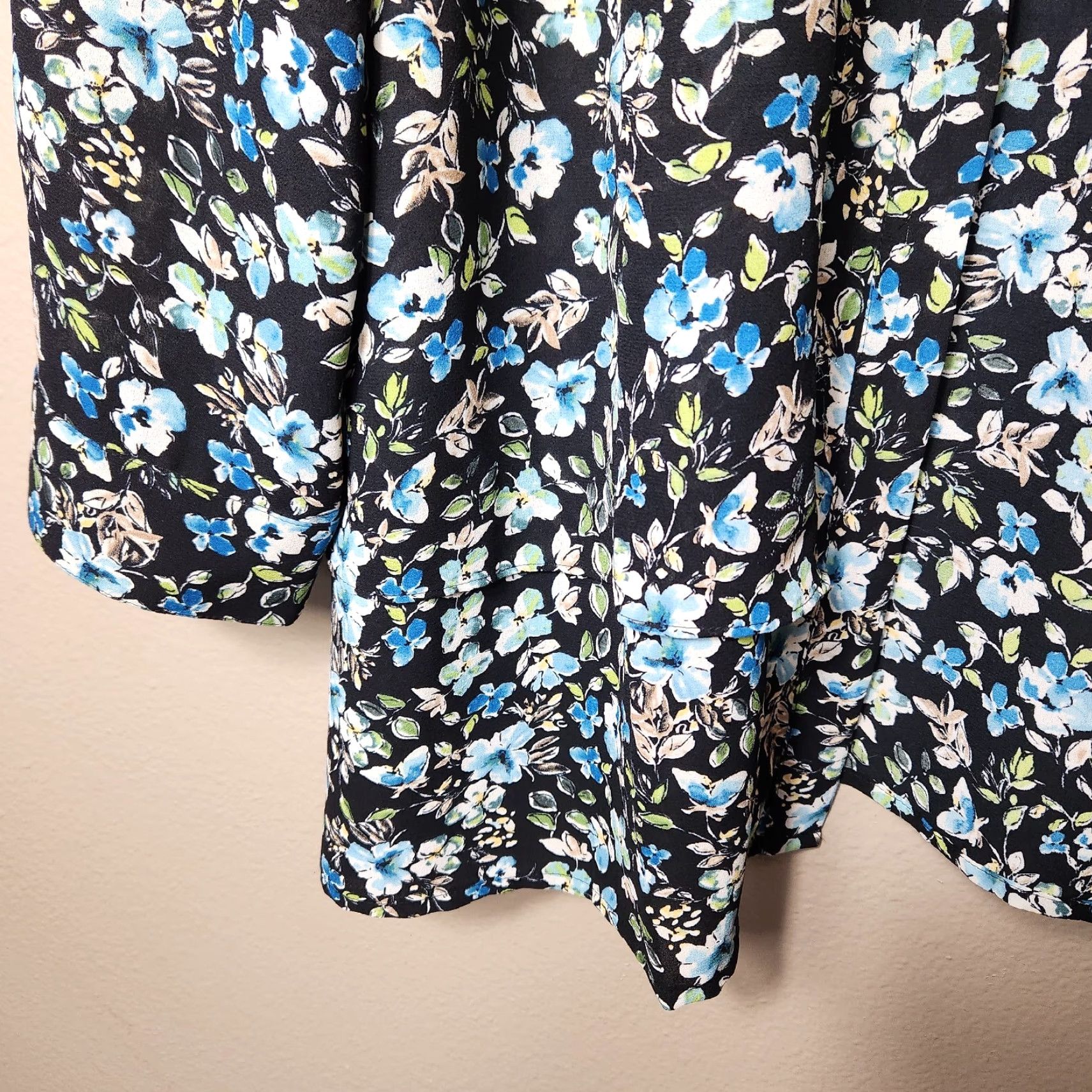 J. Jill J. Jill Black Floral Collared Buttonfront Flowy Layered Tunic-Size XL Size XL / US 12-14 / IT 48-50 - 5 Thumbnail