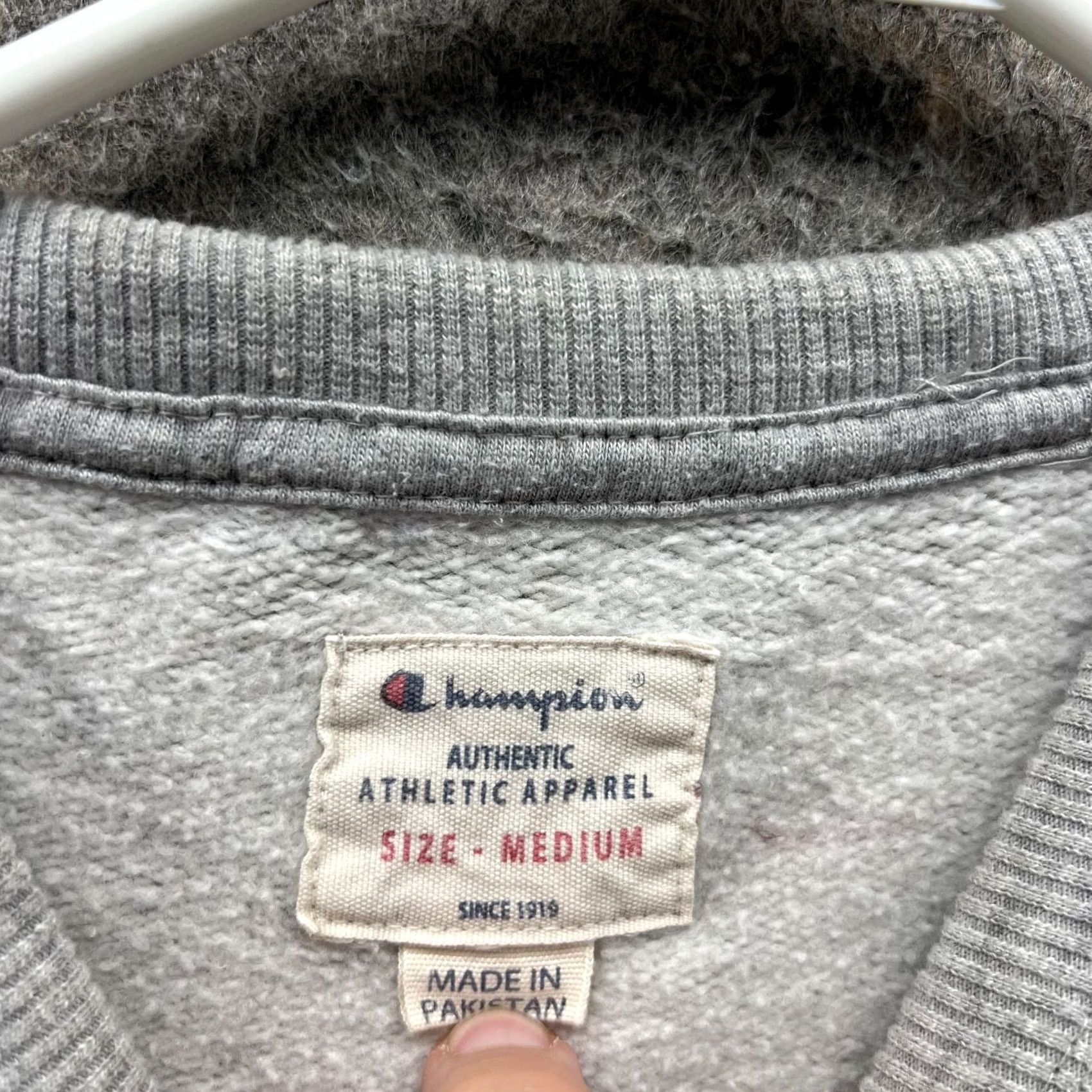 Champion VINTAGE Champion Sweater Men Medium Embroidered Gray Crewneck Pullover Fleece Logo Size US M / EU 48-50 / 2 - 4 Thumbnail