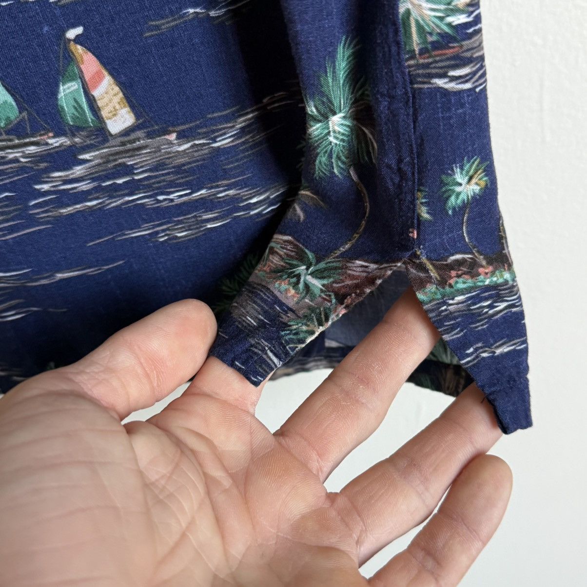 Vintage Batik Bay Men’s Hawaiian Button-Up Shirt Tropical Rayon Size US S / EU 44-46 / 1 - 6 Thumbnail