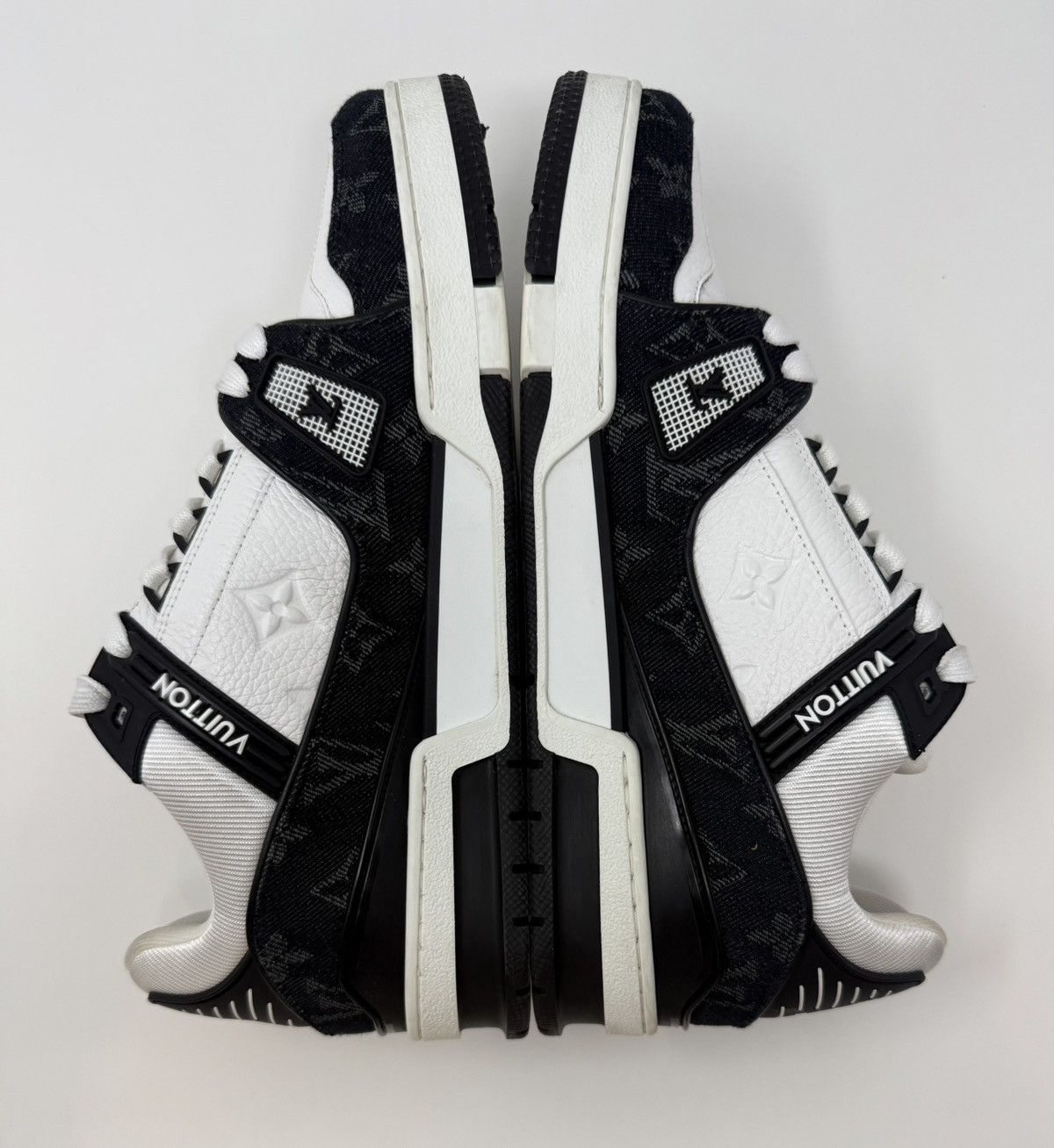 Louis Vuitton Louis Vuitton Trainer Sneaker Black/White Size US 9 / EU 42 - 4 Thumbnail
