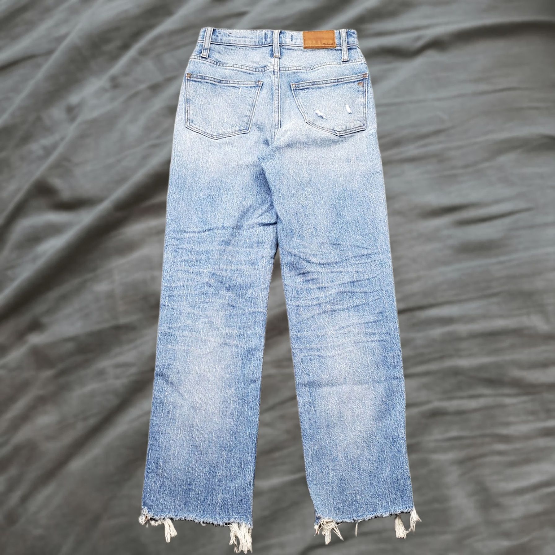 Madewell Madewell Women's Jeans, 24, Blue Denim, Straight, Classic Fit, Distressed, Faded, Raw Hem, 5-Pocket, Cotton Denim, Button Closure, Vintage No Size 42" / US 20 - 1 Thumbnail