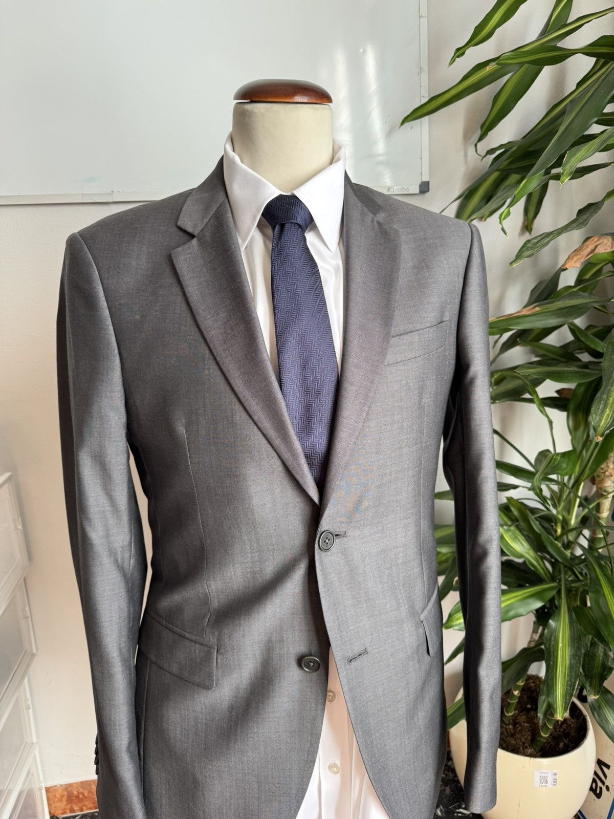 Calvin Klein Calvin Klein 48 grey suit Size 48R - 1 Thumbnail