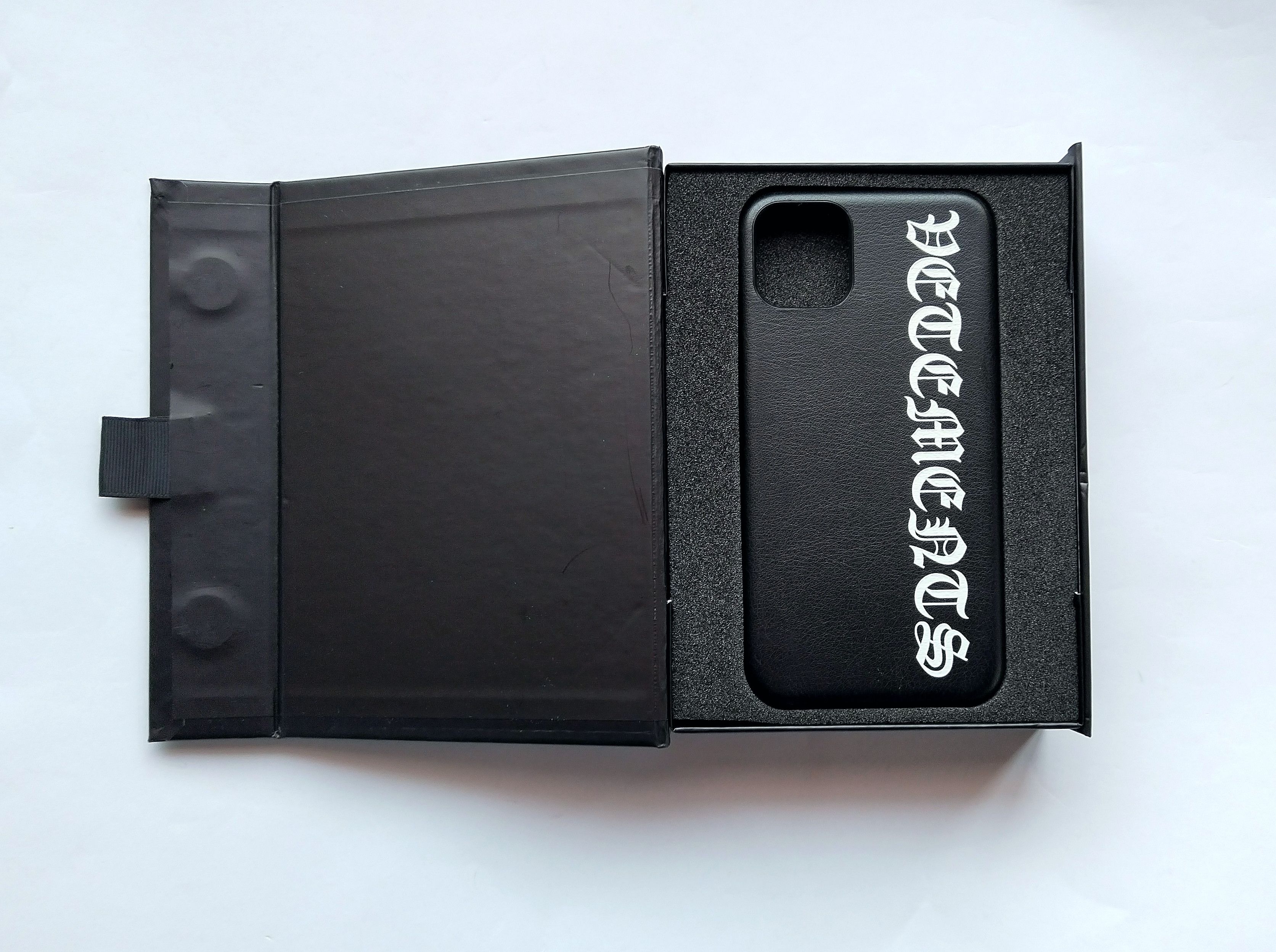 Vetements Iphone 11 Pro Max case w Goth letters Size ONE SIZE - 3 Thumbnail