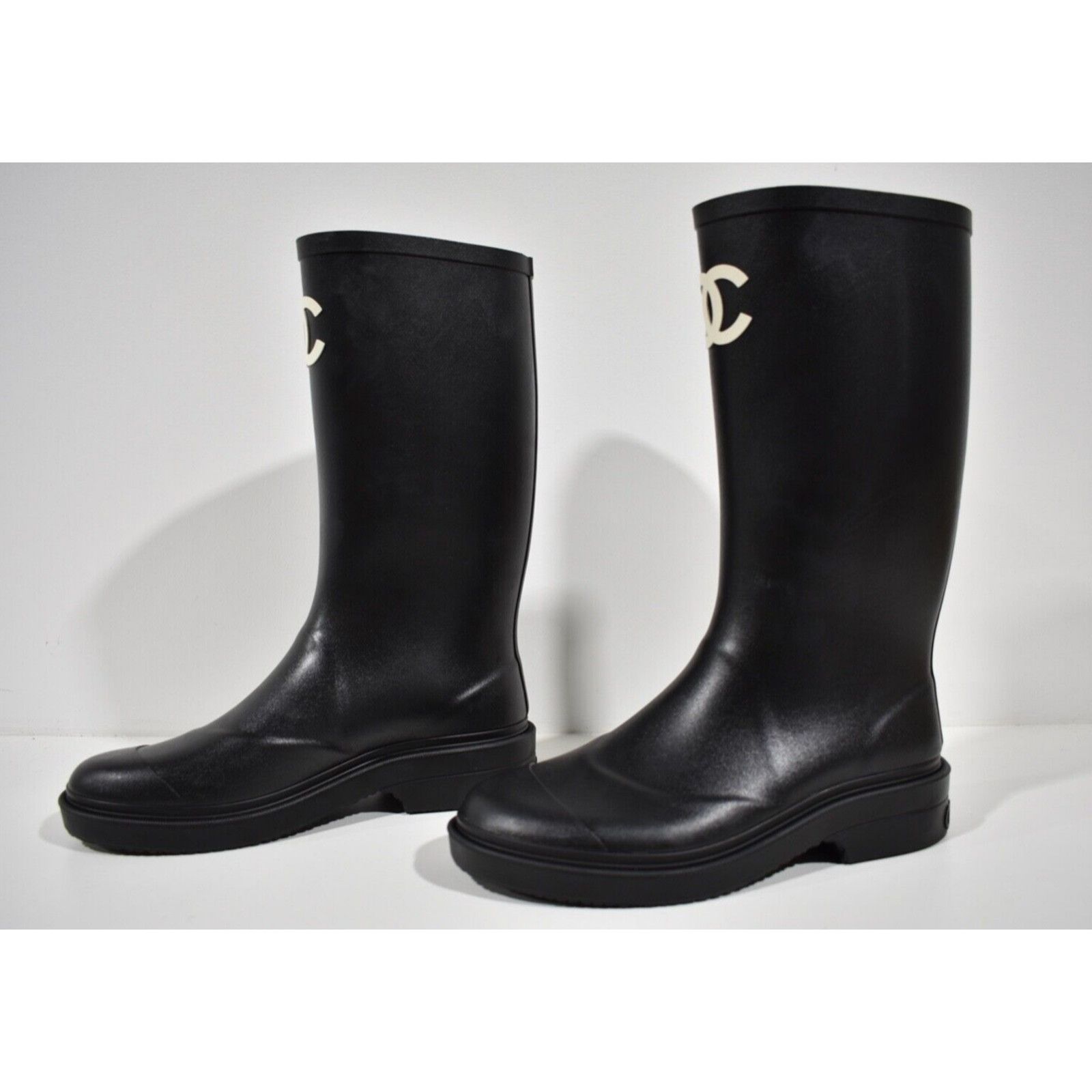 Chanel Chanel REV Black White CC Logo High Rubber Rain Boots 42 Size US 12 / IT 42 - 10 Thumbnail