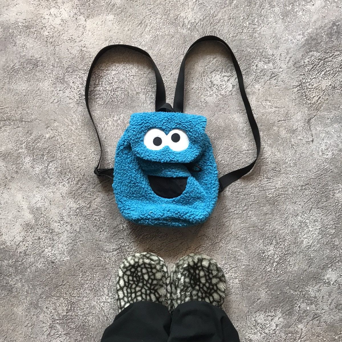 Vintage Vintage Y2K Cookie Monster Plush Backpack Streetwear Logo OS Size ONE SIZE - 1 Thumbnail