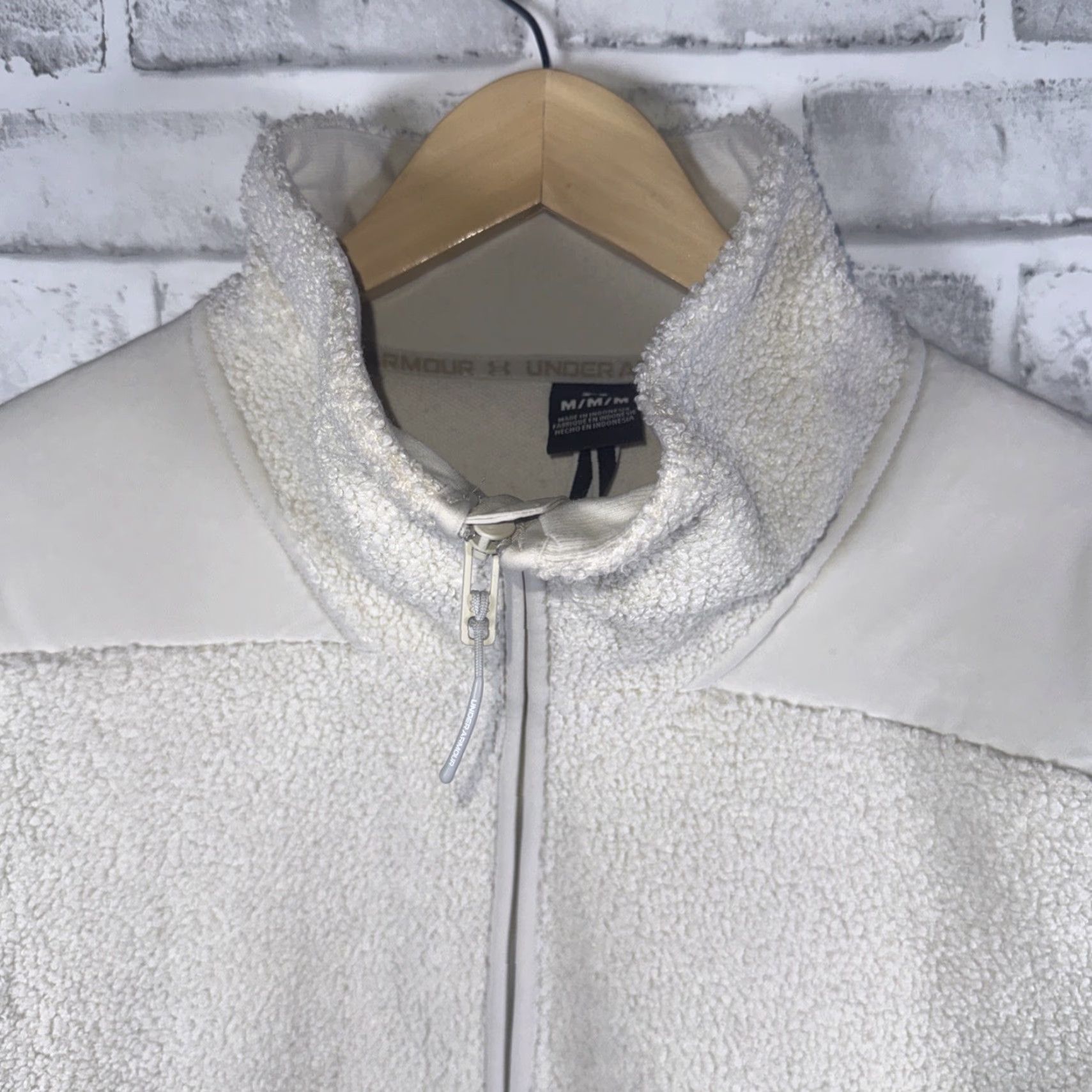 Under Armour Under Armour White Full Zip Womens Jacket Size M User: Under Armour White Full Zip Womens Jacket Size M Size M / US 6-8 / IT 42-44 - 2 Thumbnail