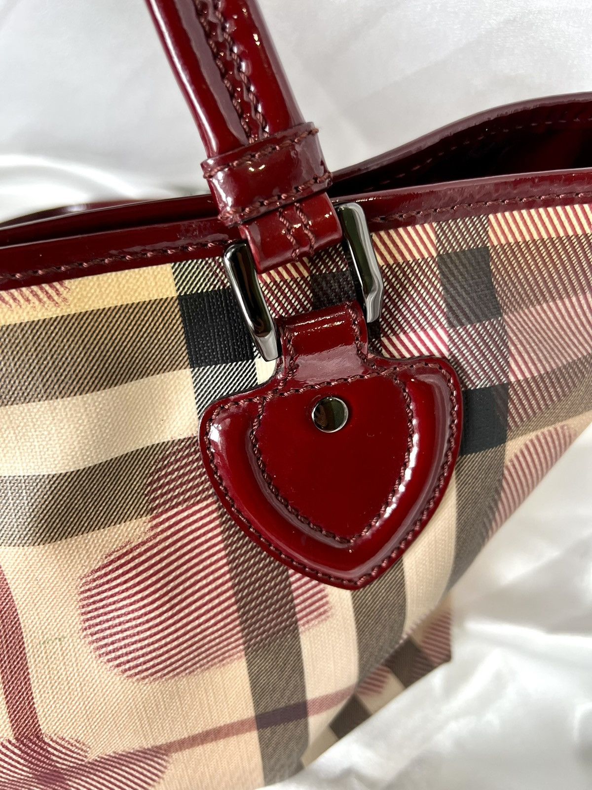 Burberry Burberry Heart Check Tote – Burgundy Red Size ONE SIZE - 8 Thumbnail