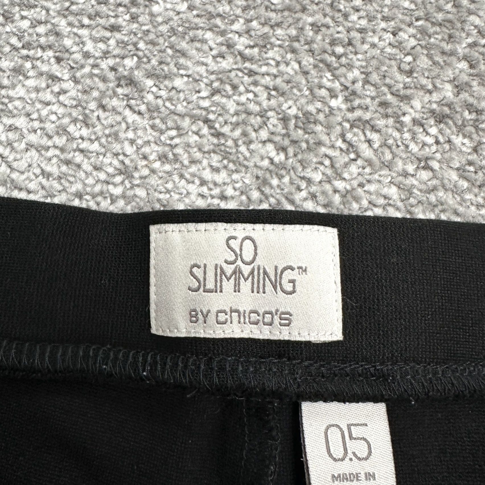 Vintage Chico's Black So Slimming Pull On Crop Pants Women S Slim 28x30 Mid Rise Tapered Flat Front Crop 0.5 Small Nylon Rayon Spandex Size 28" / US 6 / IT 42 - 4 Thumbnail