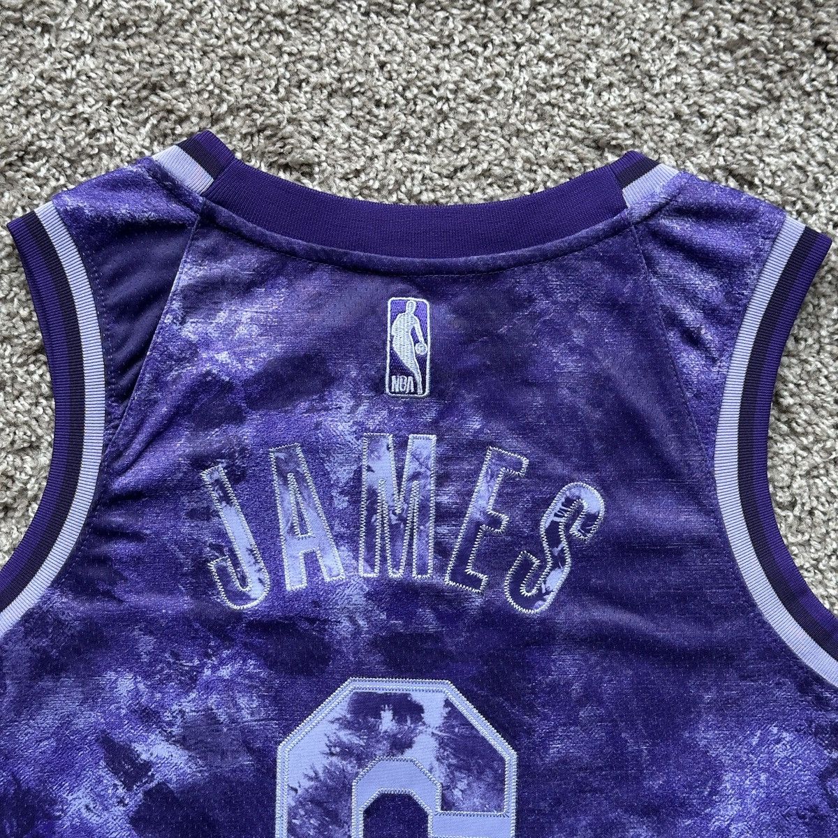Nike LEBRON JAMES LAKERS SELECT SERIES SWINGMAN STITCHED 44 NBA Size US M / EU 48-50 / 2 - 8 Thumbnail