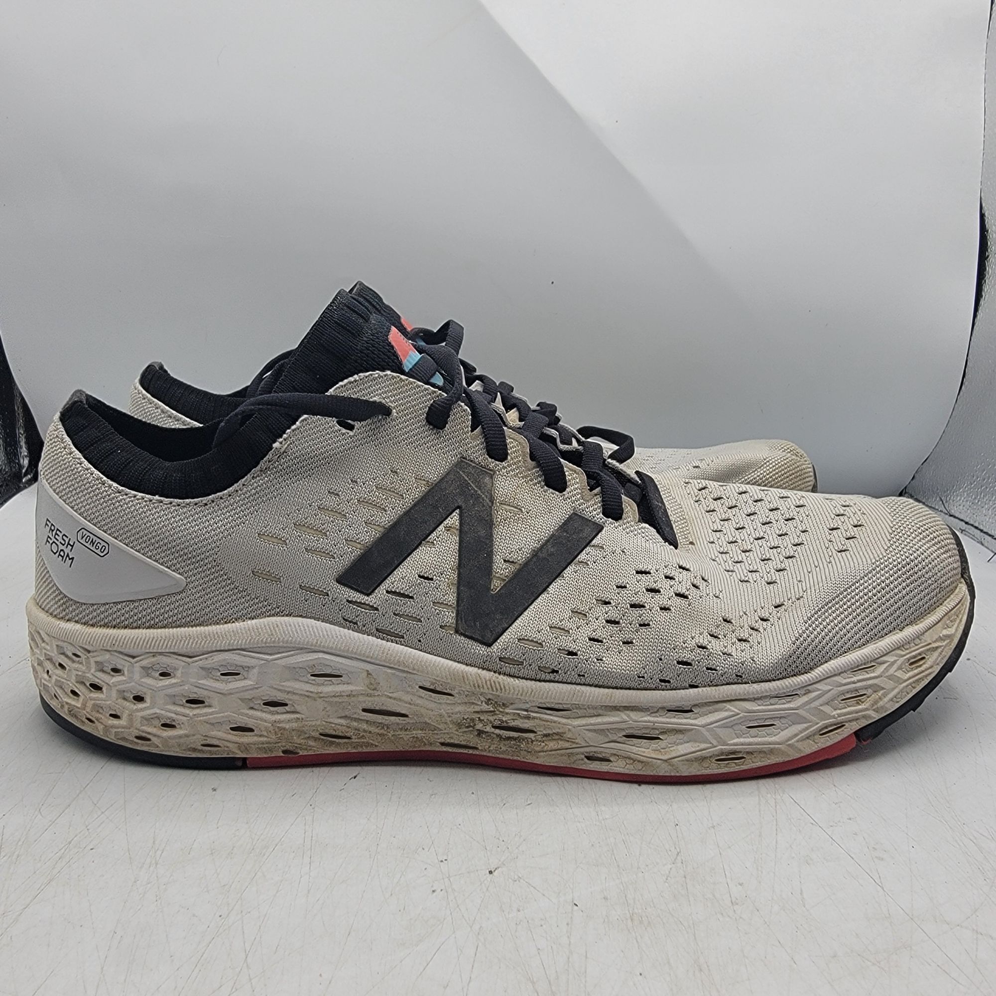 New Balance New Balance Fresh Foam Vongo V4 Mens 10 White Black Running Size US 10 / EU 43 - 13 Thumbnail