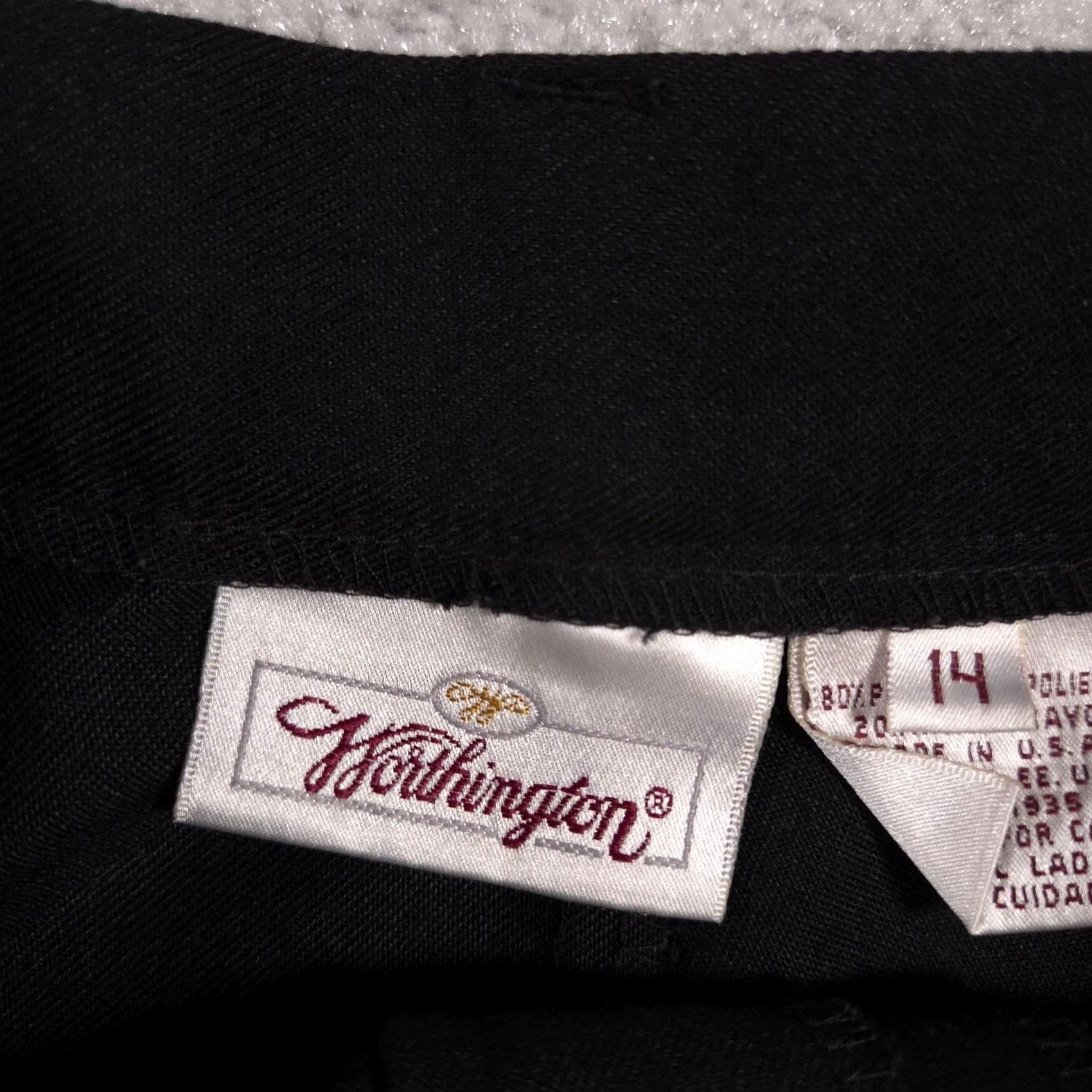 Worthington VINTAGE Worthington Pants Womens 14 Black High Waisted Pleated Trousers Pockets USA Dress Pants Womens 14 Black, Pleated, Pockets, Zip, 28 Inseam Size 36" / US 14 / IT 50 - 5 Thumbnail
