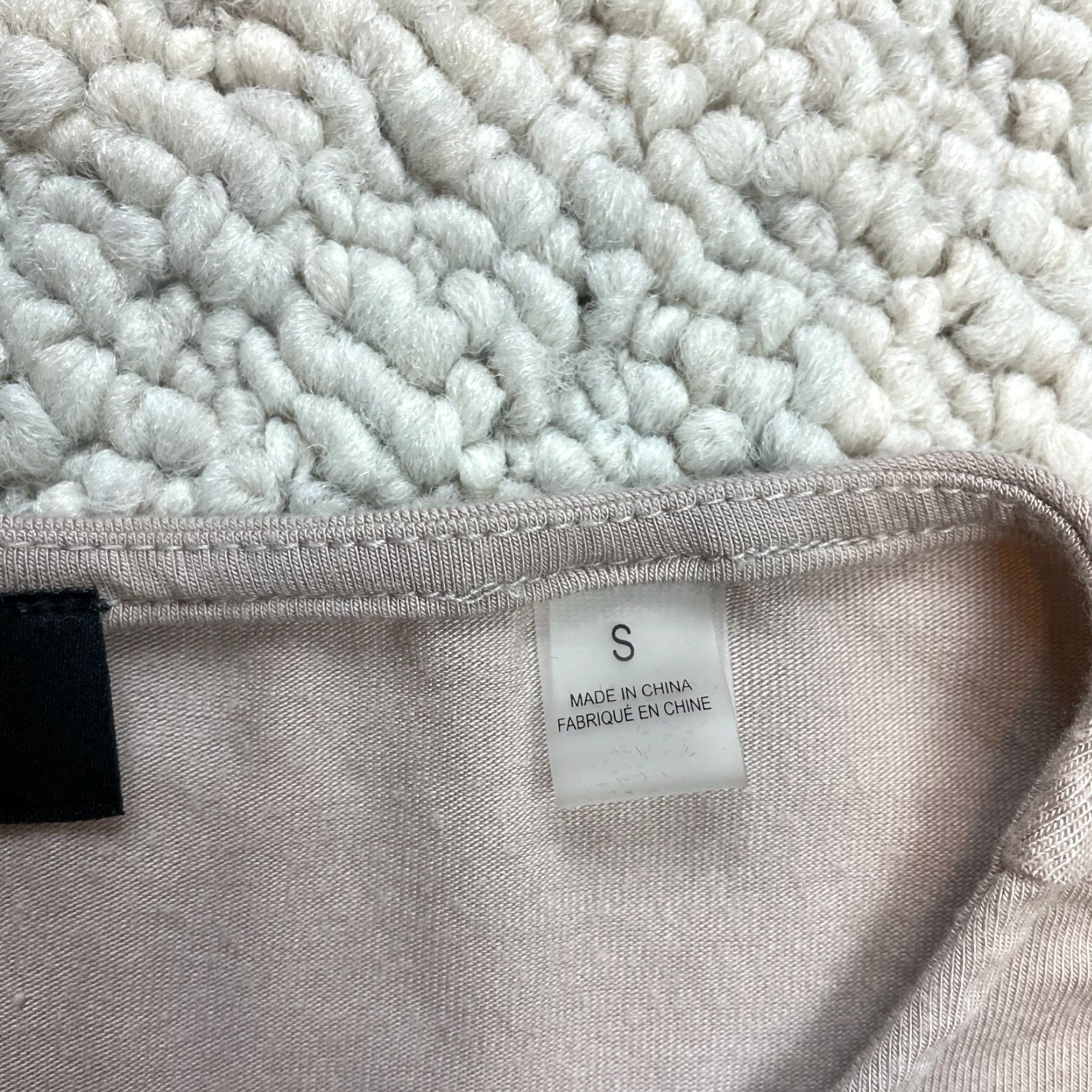 Vintage T Tahari Shirt Womens Small Beige Long Sleeve Keyhole Neck Top Micromodal Soft Size S / US 4 / IT 40 - 4 Thumbnail